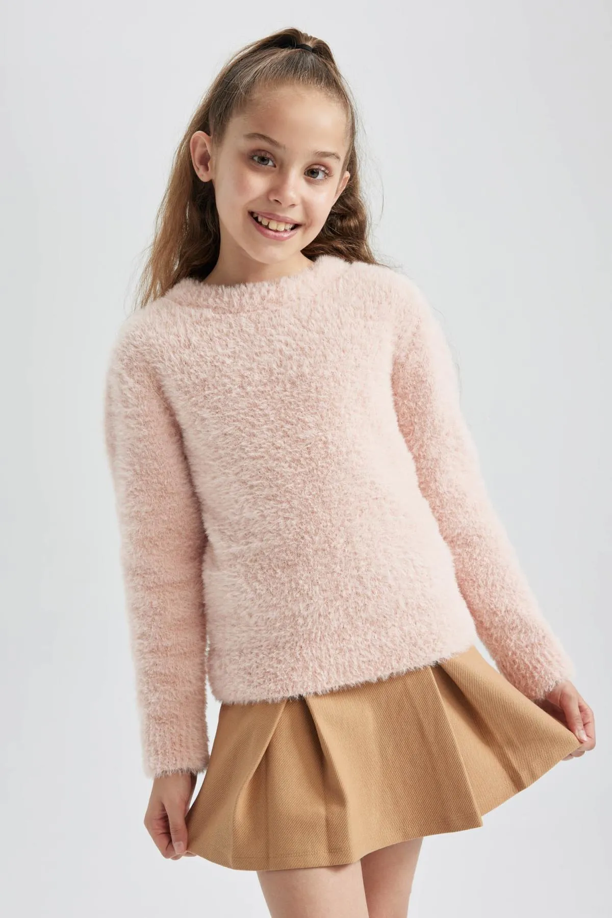 DeFacto  Strickpullover für Mädchen mit normaler Passform und Rundhalsausschnitt