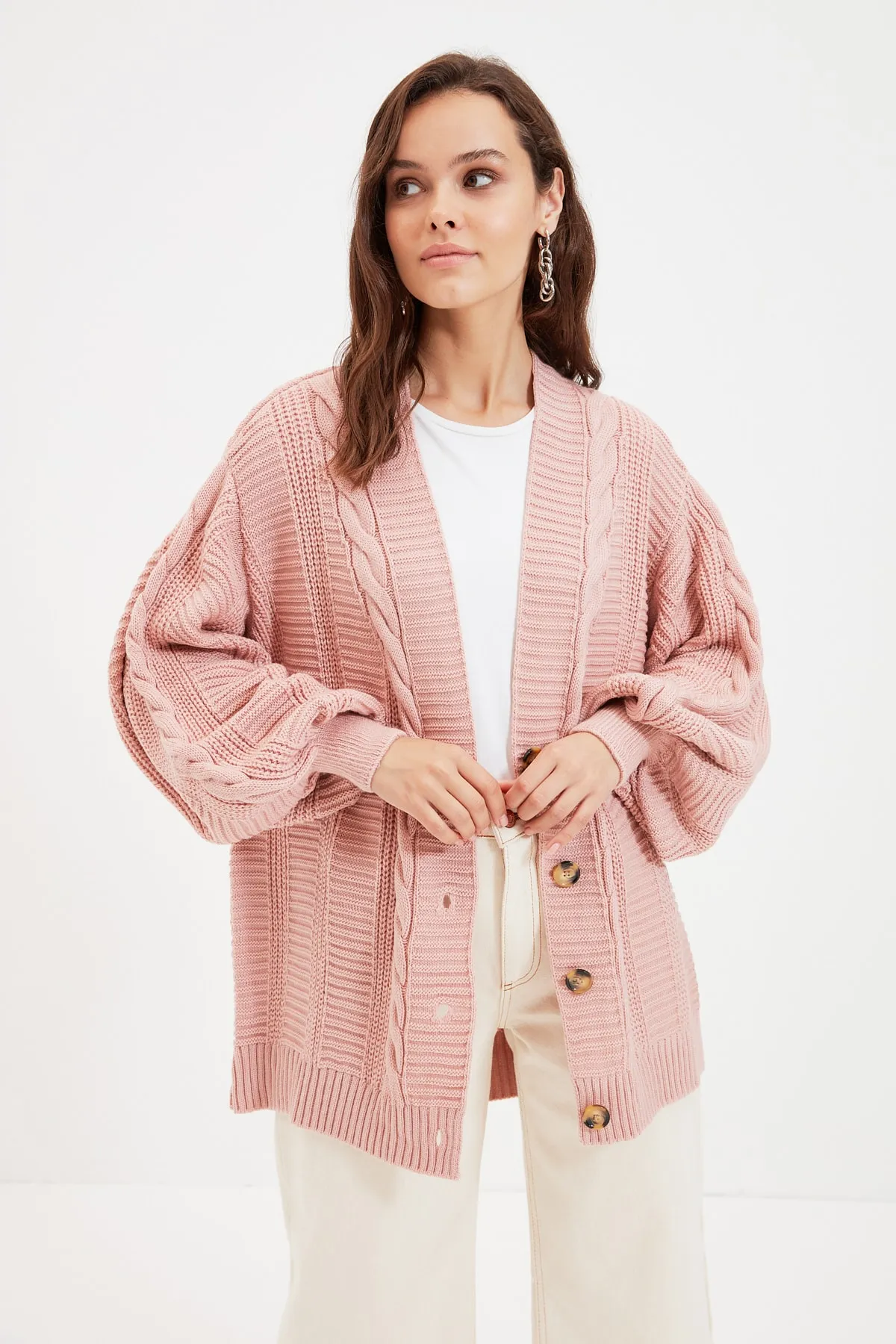Trendyol Modest  Puderfarbener, geflochtener, locker geschnittener Strick-Cardigan TCTAW22TH0002