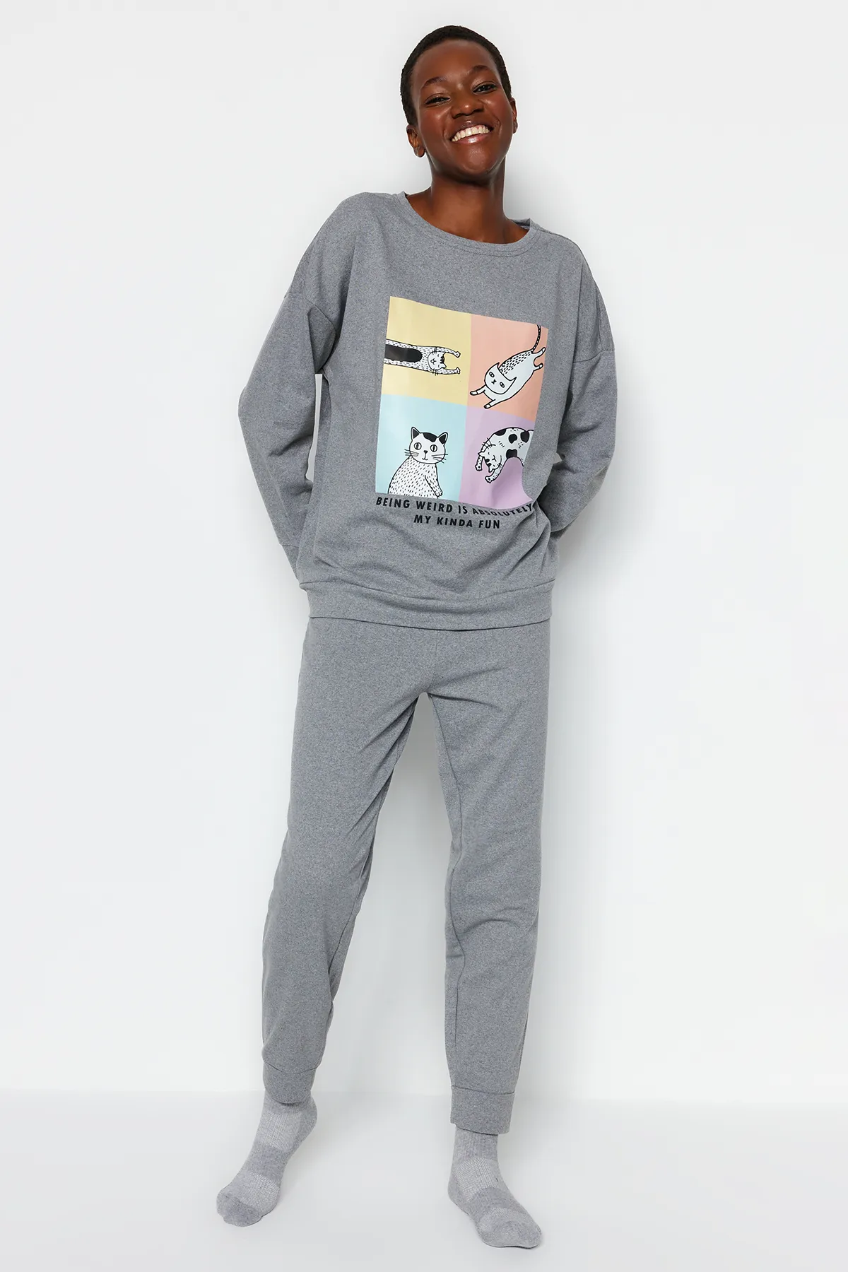 Trendyol Collection  Graues, bedrucktes Strick-Pyjama-Set aus Baumwolle THMAW22PT0744