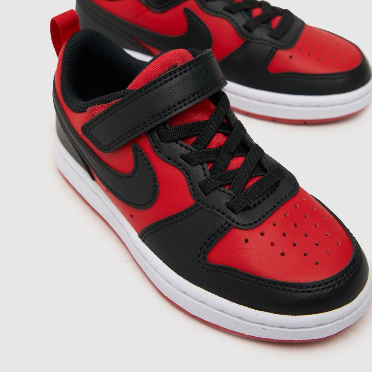 Nike svarta & röda Court Borough Low pojkar junior träningsskor