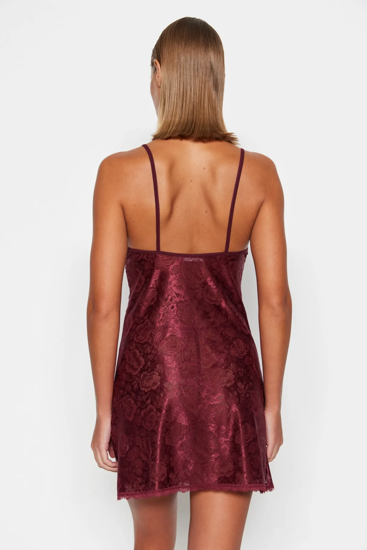 Trendyol Collection  Burgunderrotes Babydoll mit Spitzenhöschen und Seilriemen THMAW21LL0002