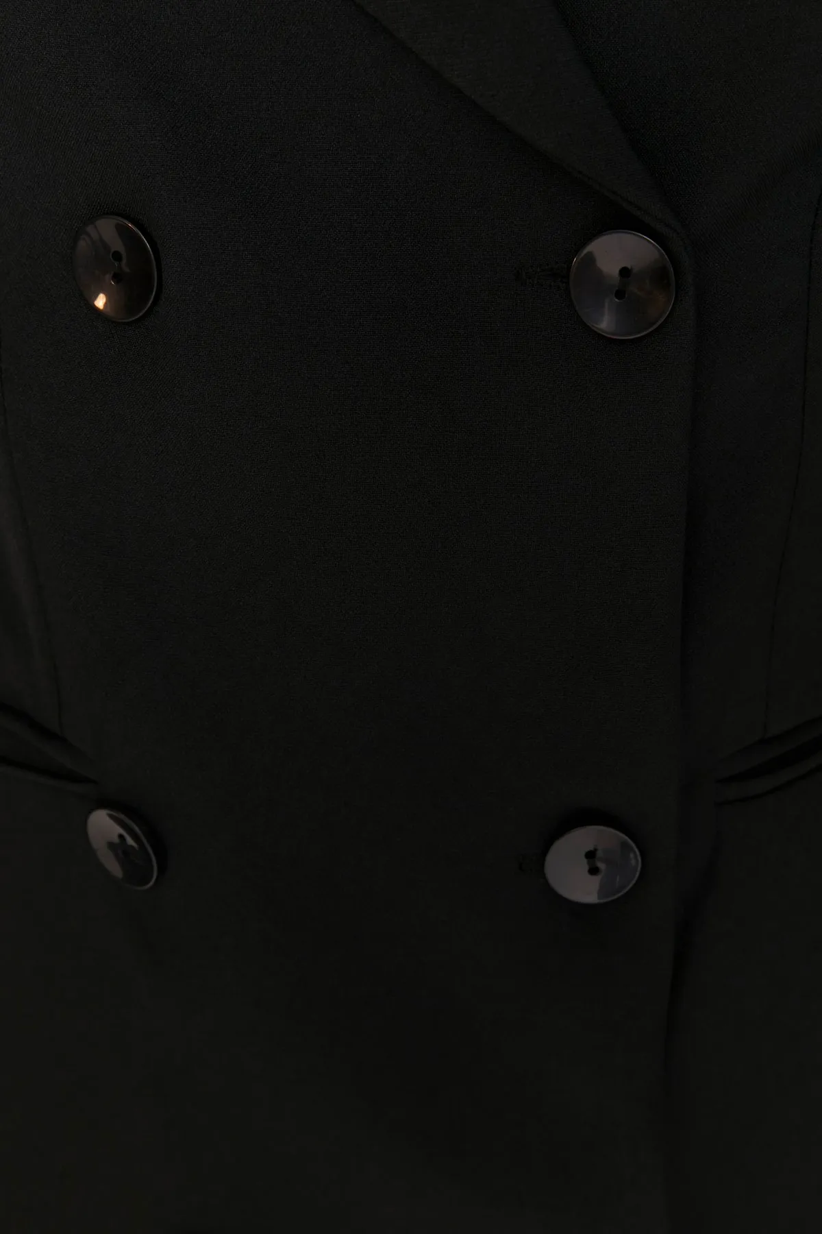 Trendyol Collection  Schwarzes, gewebtes Mini-Jackenkleid mit Knopfdetail und Details TWOAW23EL00291