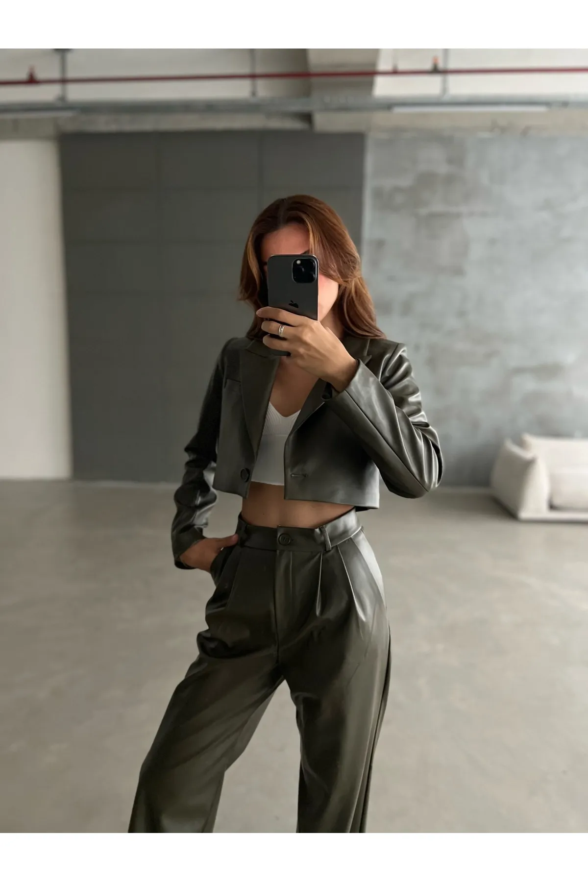Laluvia  Khakifarbenes, kurz geschnittenes Leder-Blazer-, Jacken- und Hose-Set mit einem Knopf