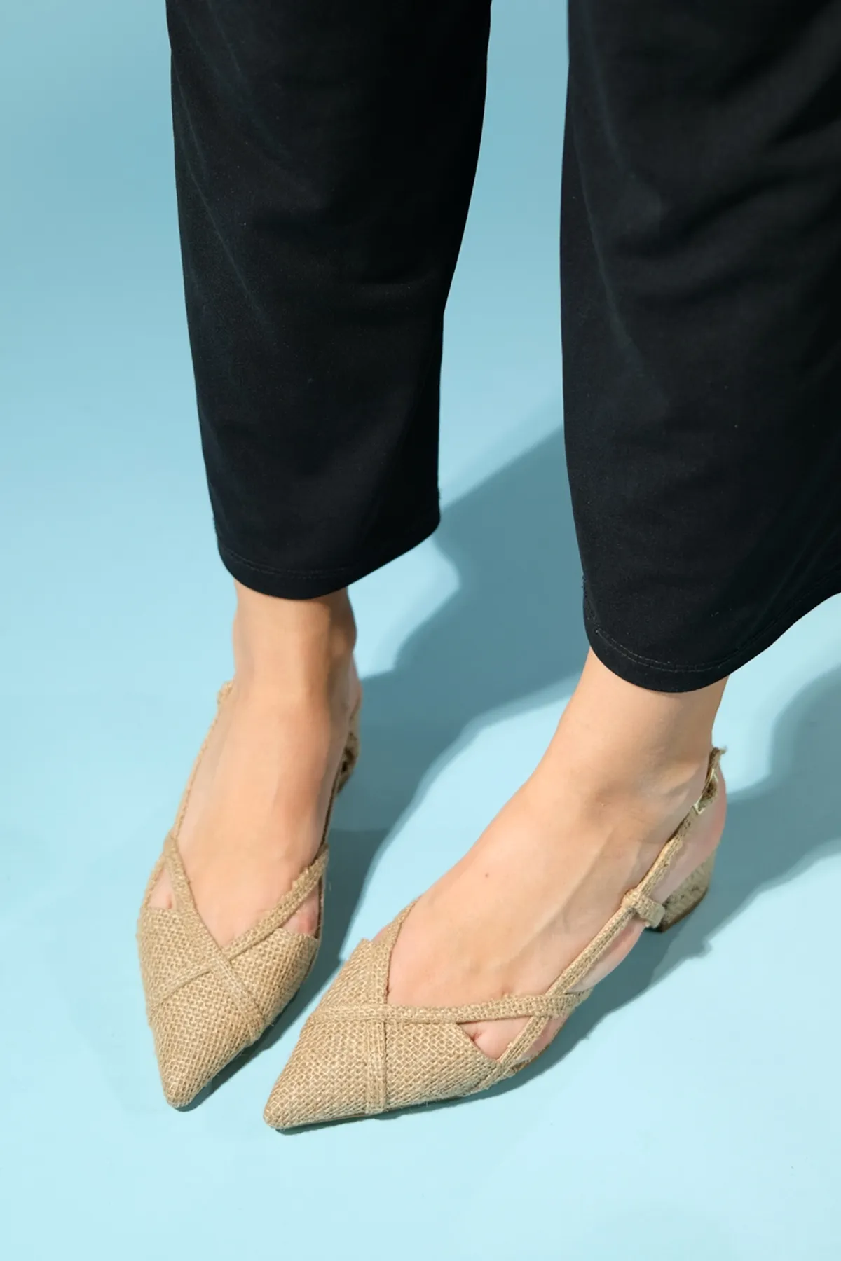 LuviShoes  Sandalette - Beige - Flacher Absatz