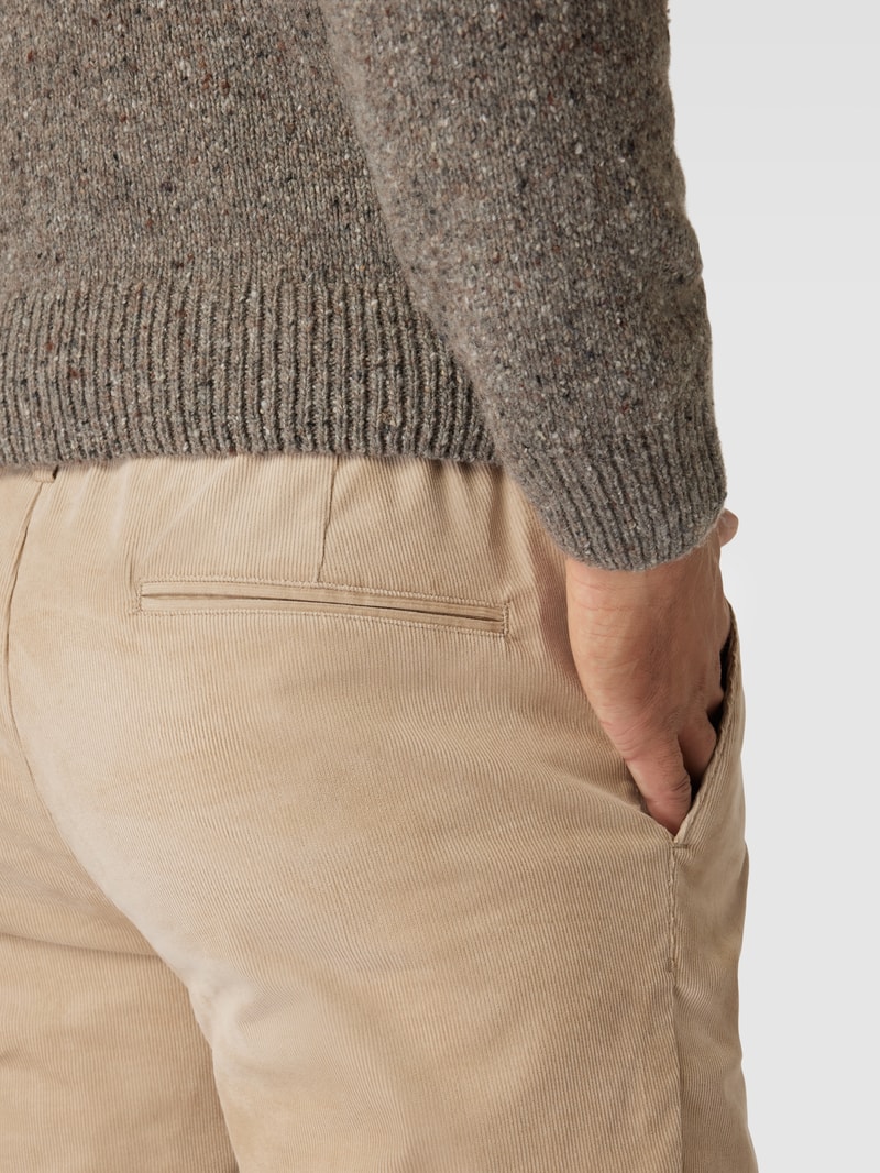 Chino mit Paspeltaschen in mittelbraun