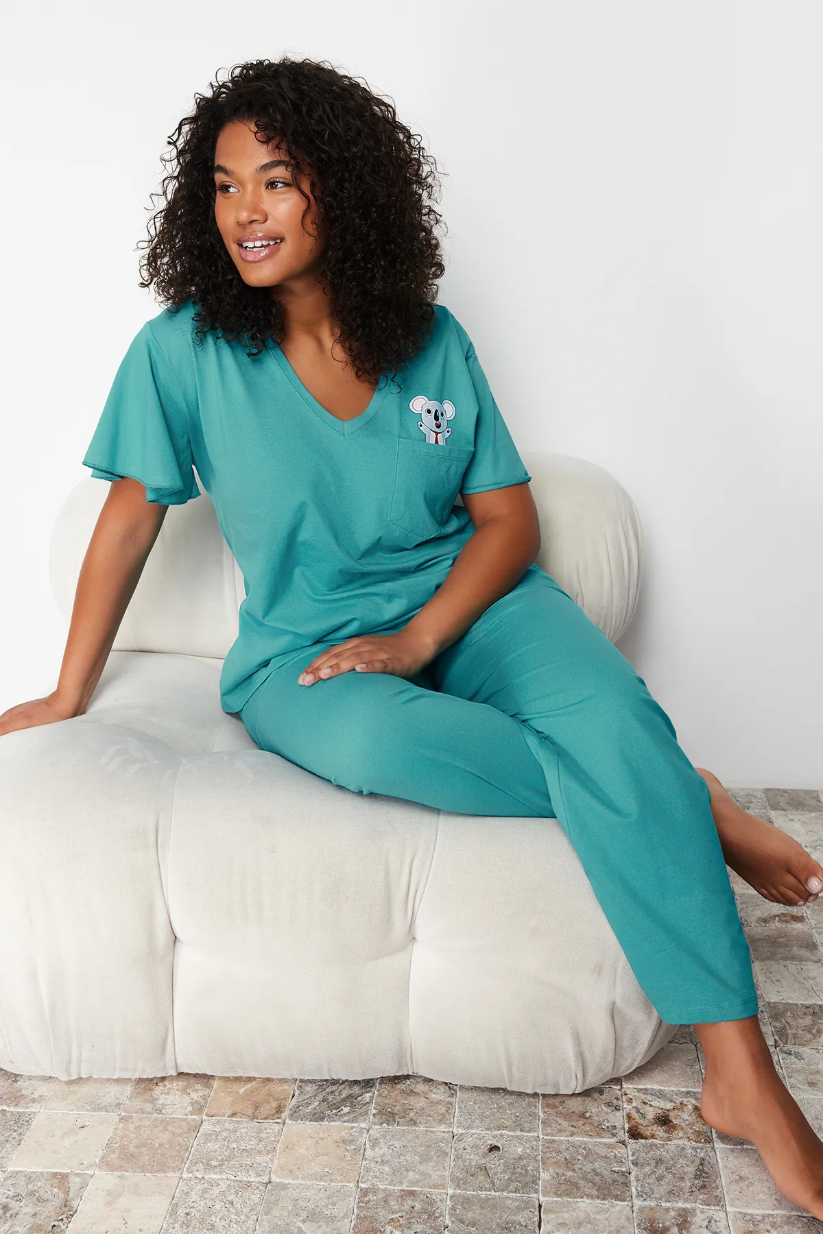 Trendyol Curve  Petrolfarbenes Pyjama-Set aus Strick mit Koala-Aufdruck TBBSS24AI00030