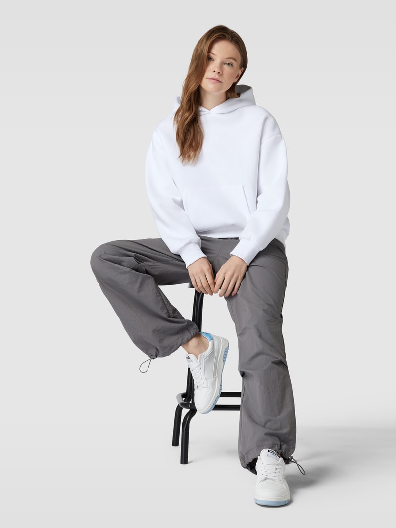 Hoodie mit Känguru-Tasche in weiß