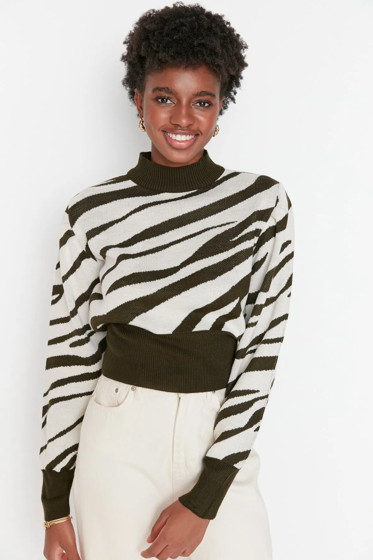 Trendyol Collection  Khaki Strickpullover mit Stehkragen TWOAW21KZ0010
