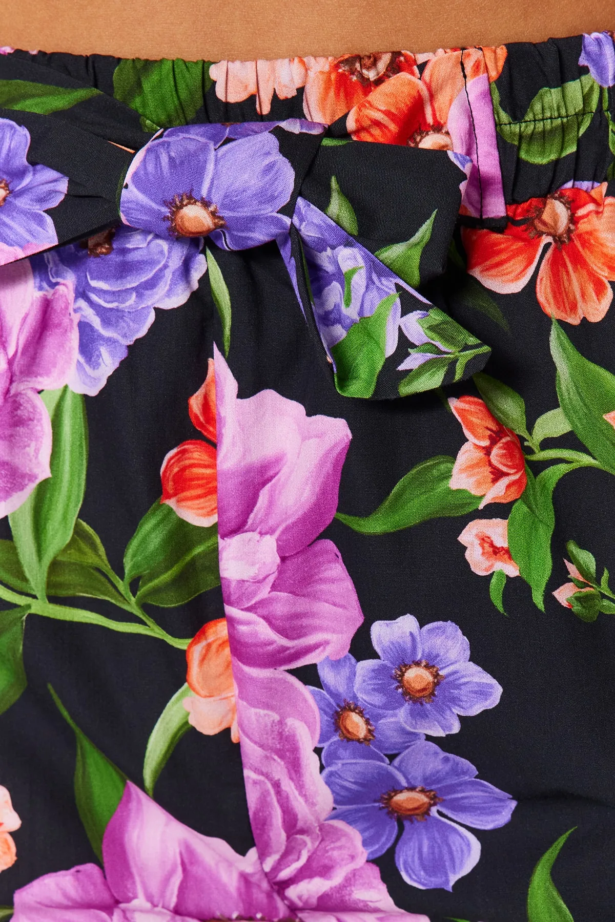 Trendyol Collection  Set aus Bluse und Shorts aus 100 % Baumwolle mit Blumenmuster und Webmuster TBESS23AU00142