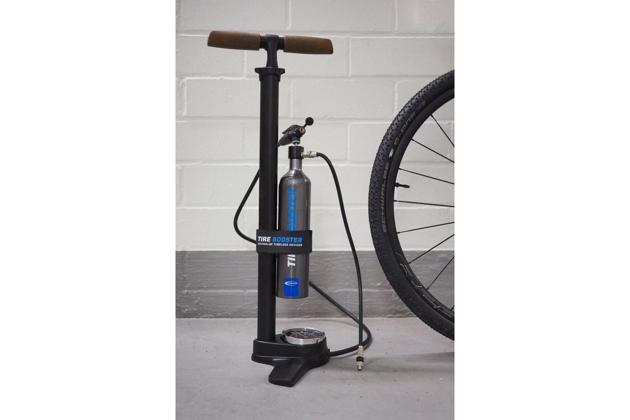 Schwalbe Tire Booster - Tubeless Kompressor inkl. Gurt