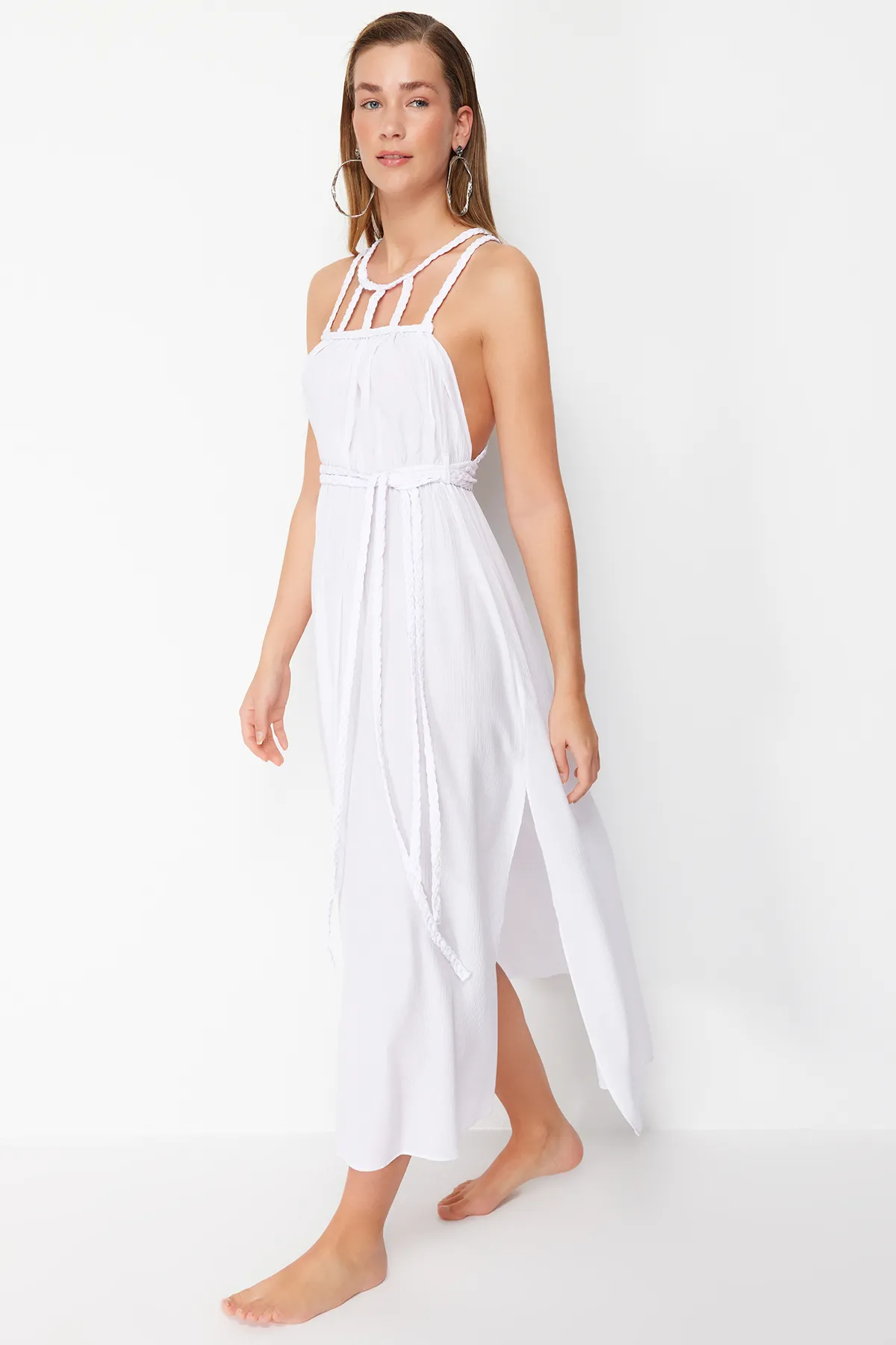 Trendyol Collection  Weißes, gewebtes, gebundenes Maxi-Strandkleid aus 100 % Baumwolle mit Gürtel TBESS23EL00070