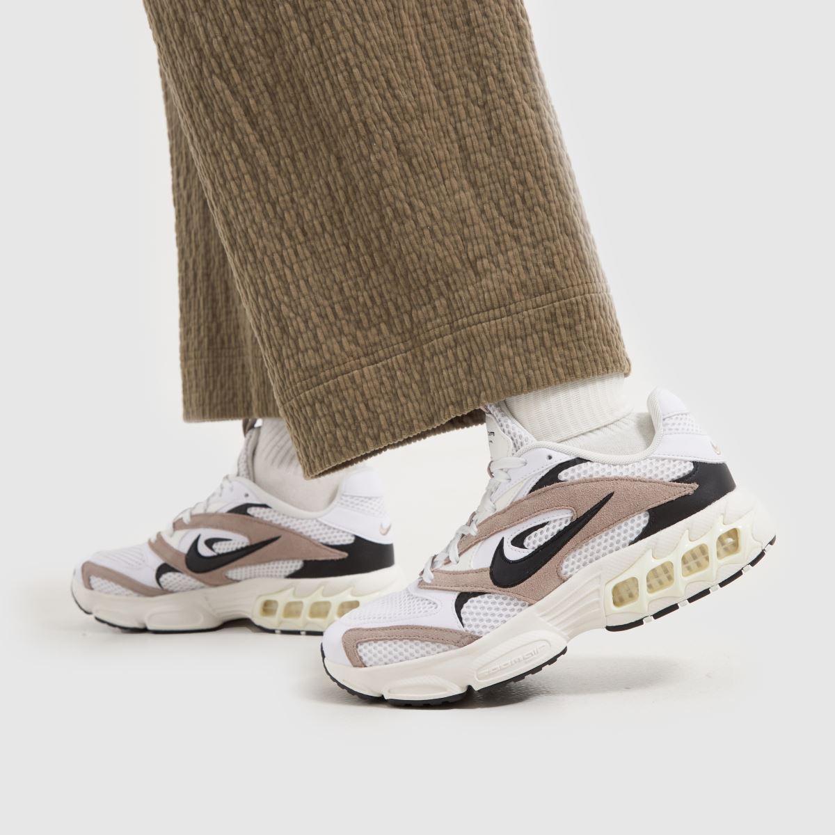 Nike Zoom Air Fire – Vita och bruna träningsskor