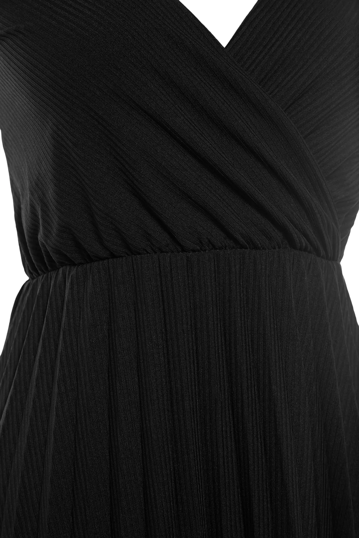 Trendyol Collection  Schwarzes, zweireihiges, dehnbares Strickkleid mit offener Taille/Skater-Midikleid mit plissierten Trägern TWOSS20EL2729