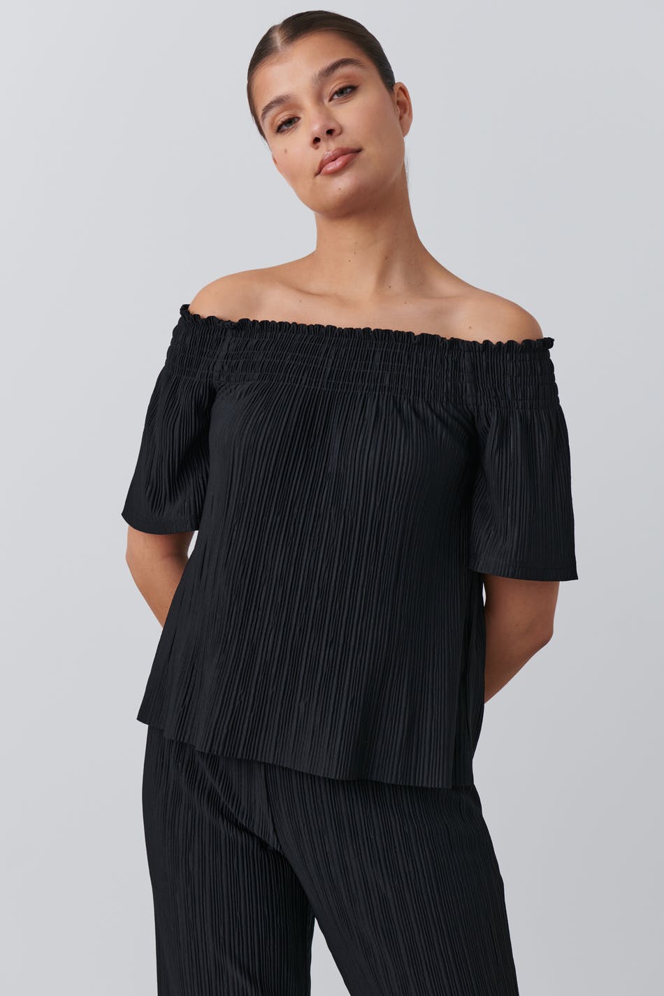 Off shoulder plisse top