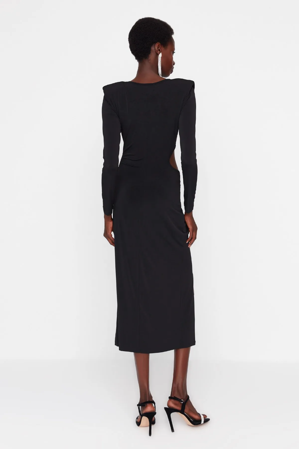 Trendyol Collection  Schwarzes, detailliertes, gestricktes, elegantes Abendkleid mit Ausschnitten TPRAW23EL00272