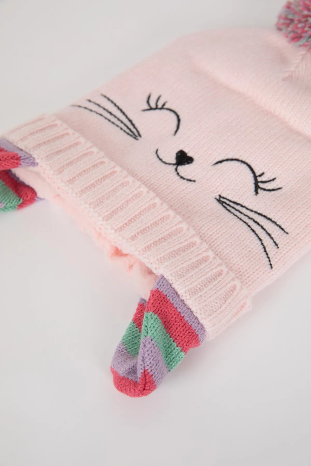 DeFacto  Baskenmütze mit Pompom und Katzenmotiv für Mädchen A5718a823wn