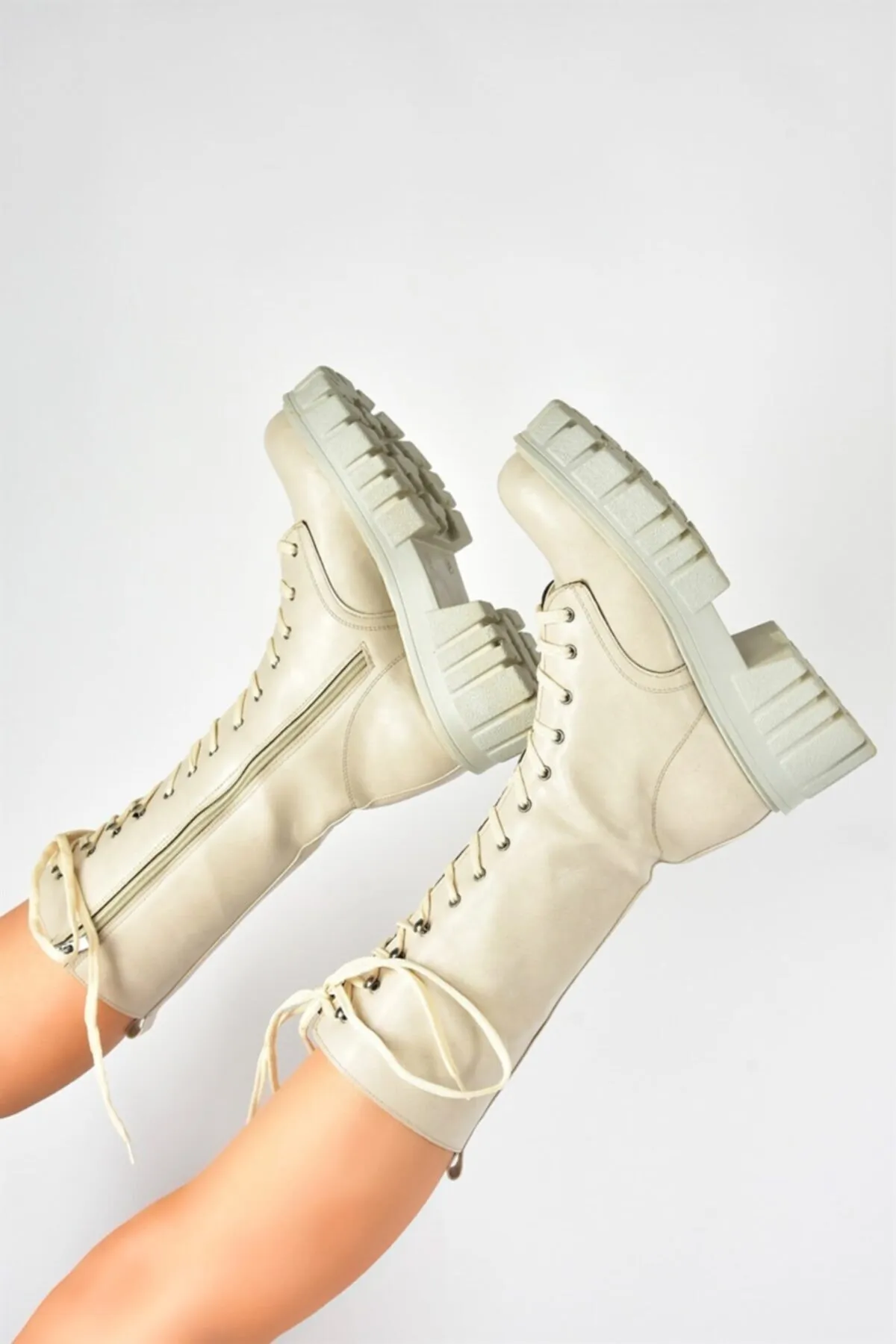 Fox Shoes  Beige Damenstiefel mit dicken Sohlen L996081009