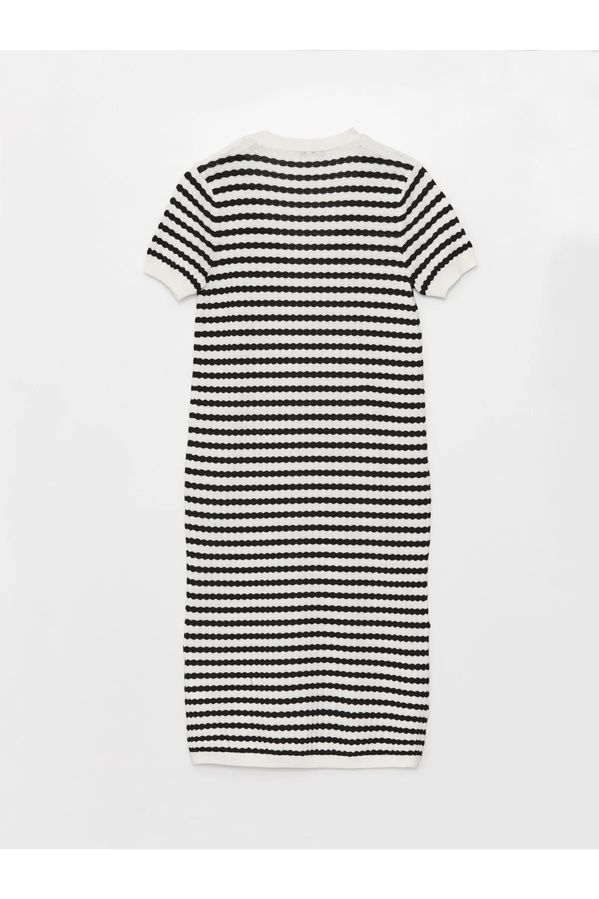 LC Waikiki  Gemustertes, kurzärmliges Damenkleid mit V-Ausschnitt