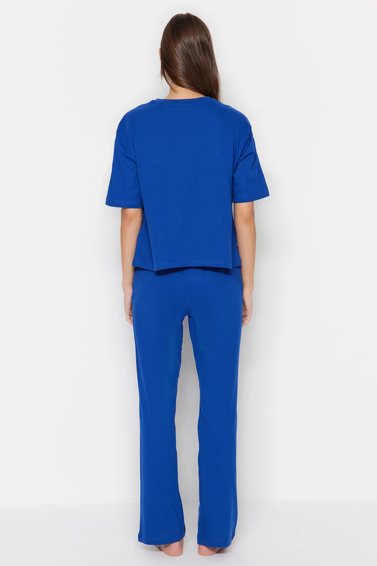 Trendyol Collection  Marineblaues Pyjama-Set aus T-Shirt und Hose aus 100 % Baumwolle mit Kirschen-Aufdruck THMSS23PT00134