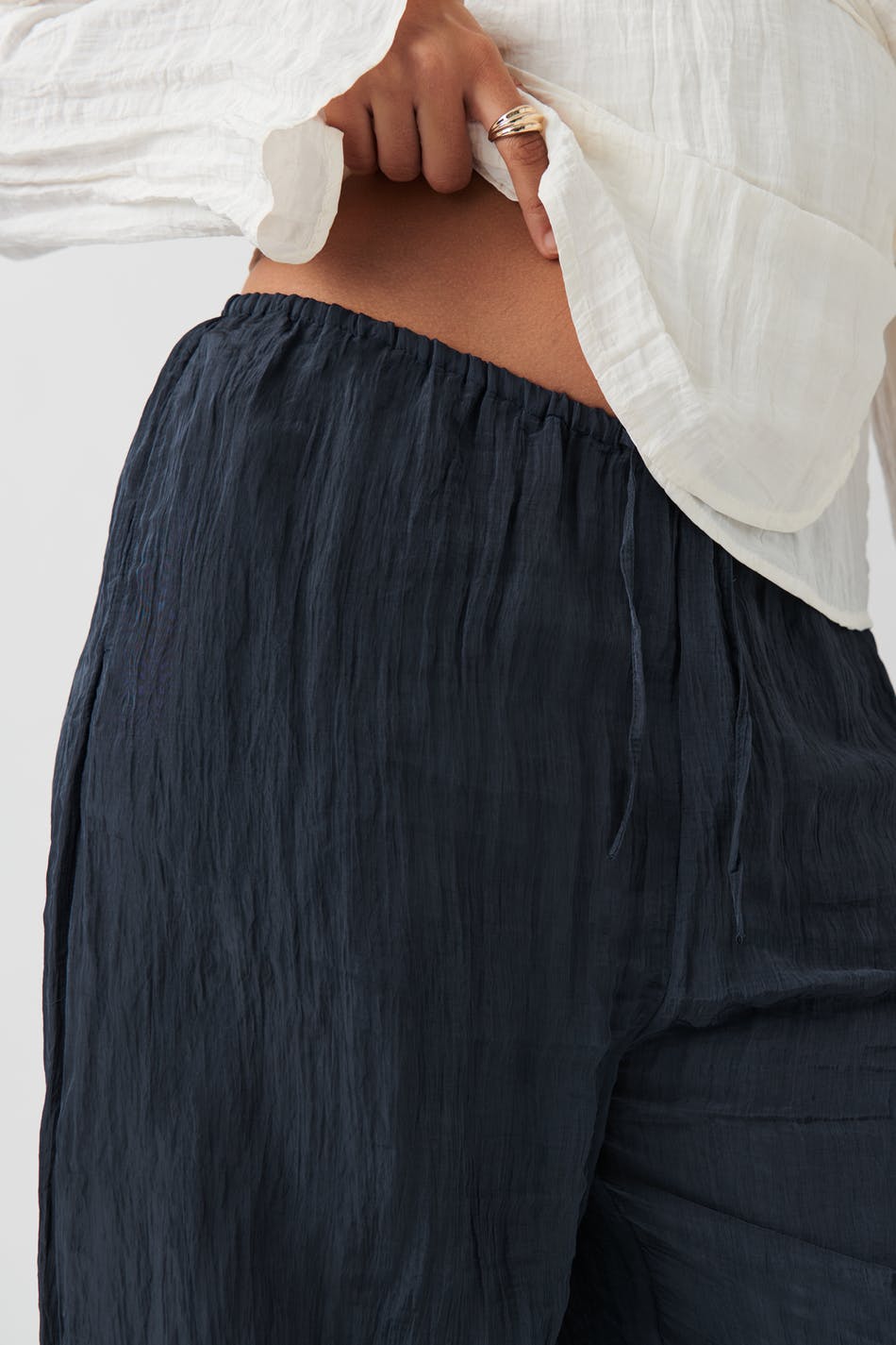Crinkle texture trousers