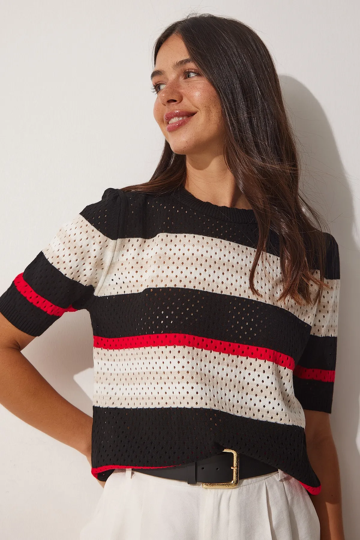 Happiness İstanbul  Schwarz gestreifte, durchbrochene Sommerstrickbluse für Damen NF00048