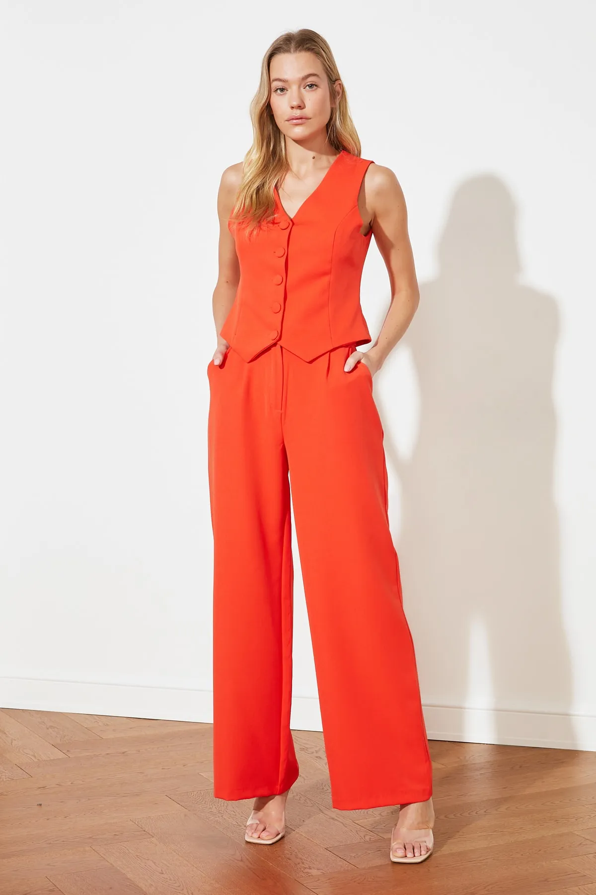 Trendyol Collection  Rote plissierte Webhose mit weitem Bein und weitem Bein TWOSS21PL0189