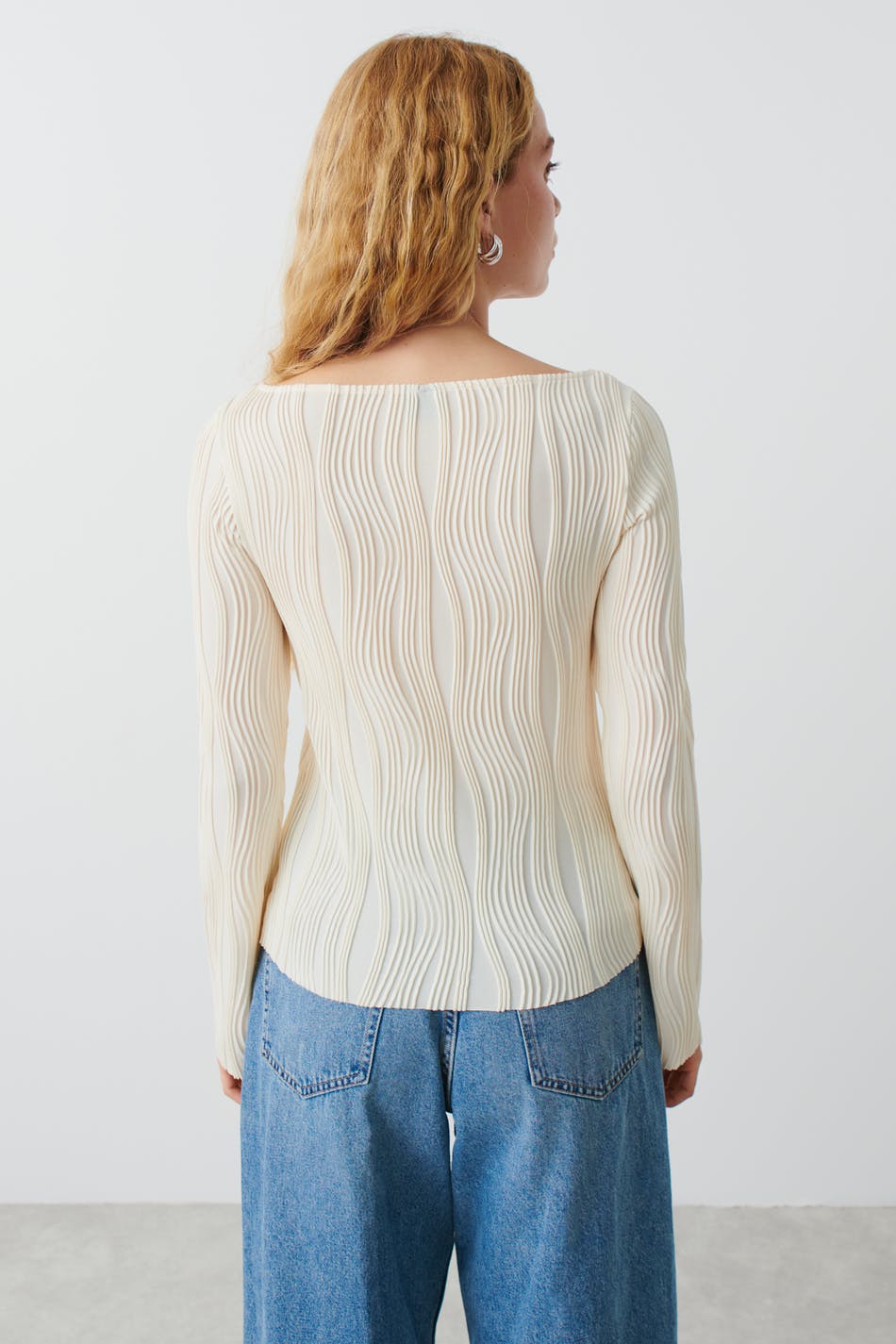 Structured boatneck top