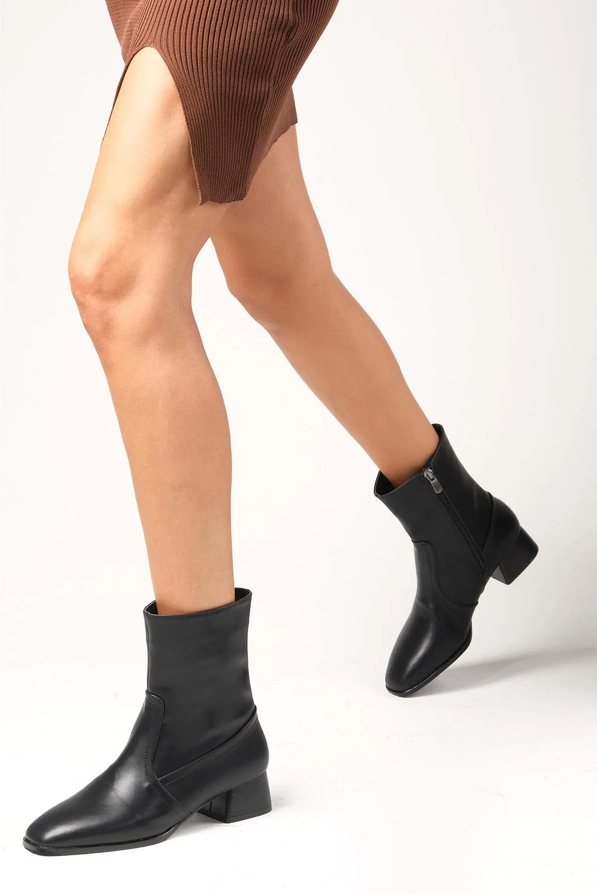 Mio Gusto  Schwarze Callie-Stiefel für Damen mit dünnem Fellfutter, seitlichem Reißverschluss und stumpfer Spitze