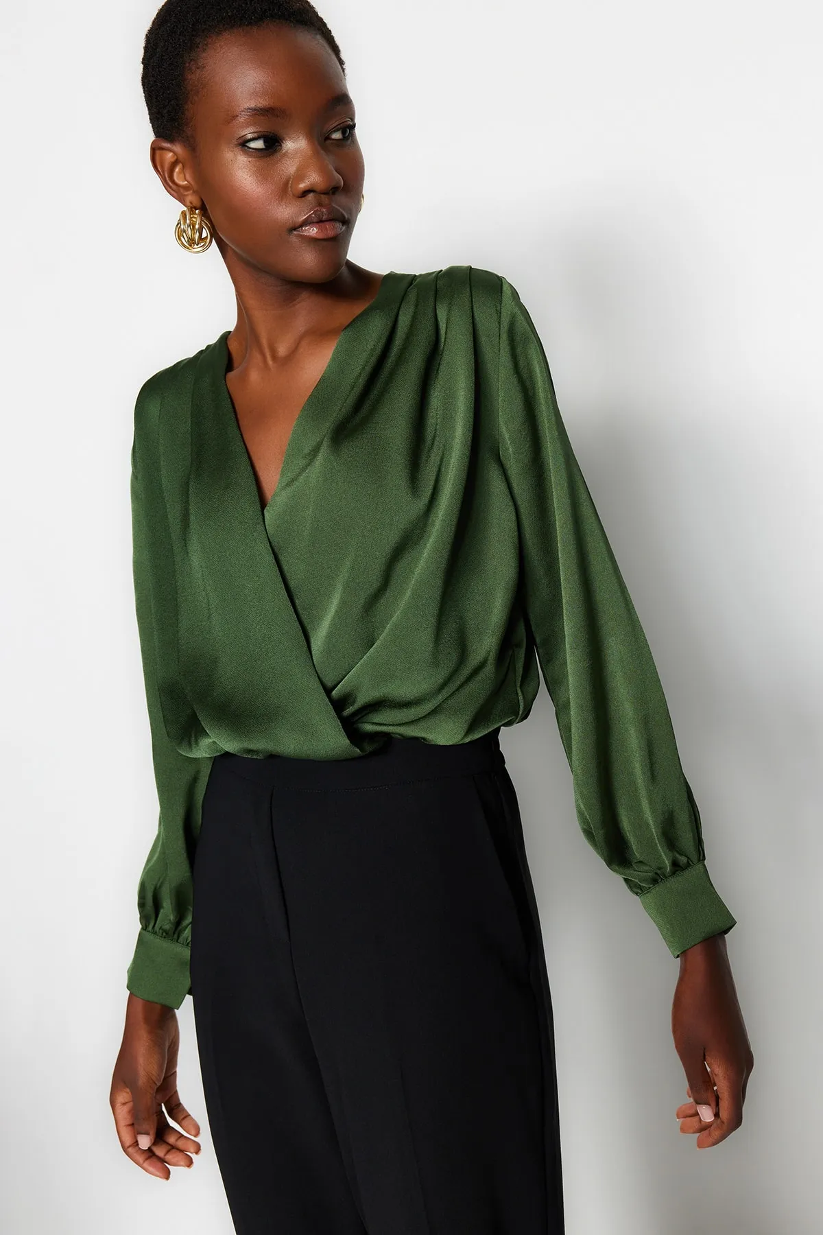 Trendyol Collection  Khakifarbener Satin-Body mit zweireihigem Kragen und Druckknopfdetail - TOFAW19BB0678