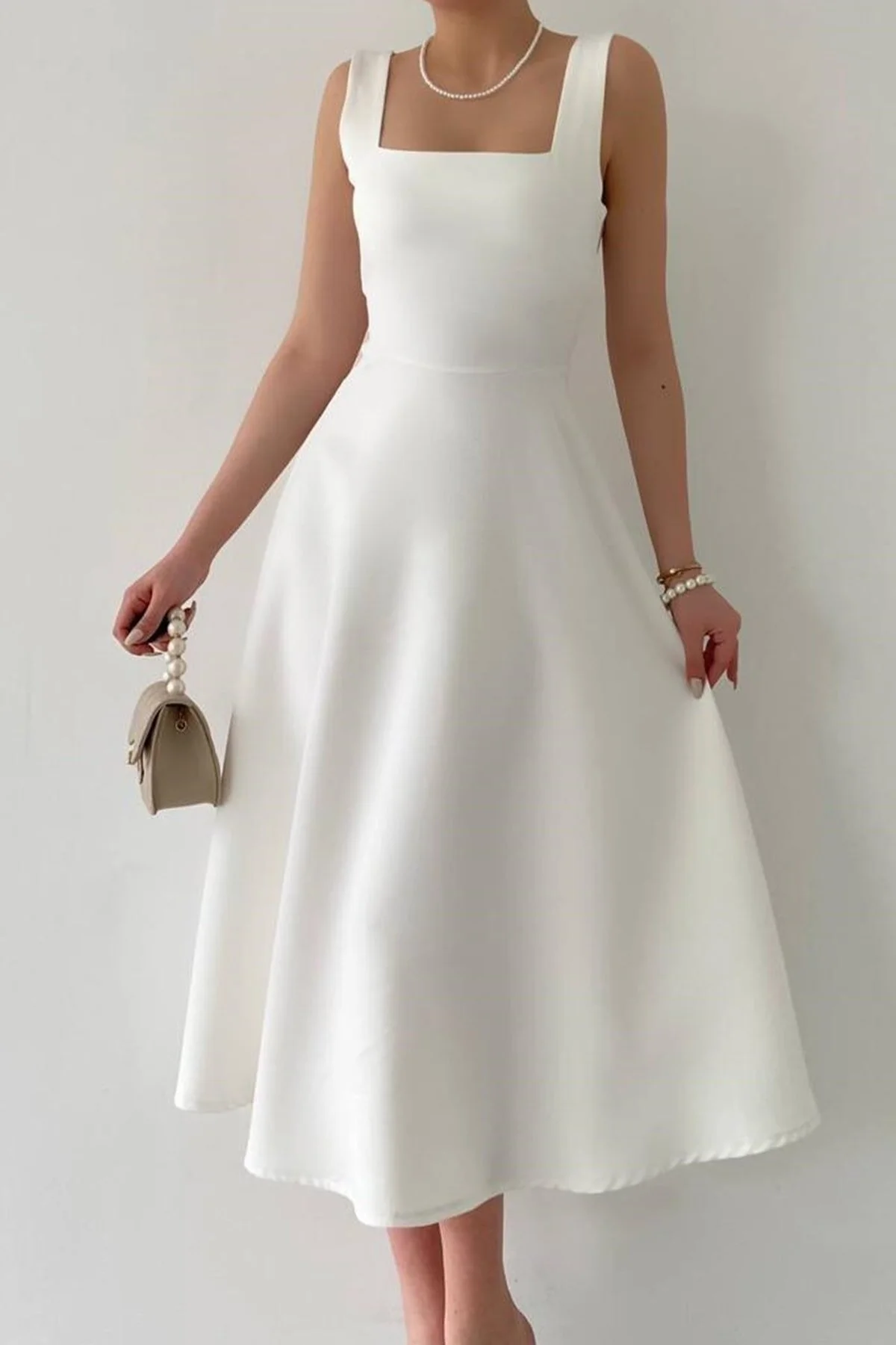 vuvutasarım  Damen-Abendkleid mit quadratischem Kragen und dicken Trägern in Midi-Länge in Weiß 151