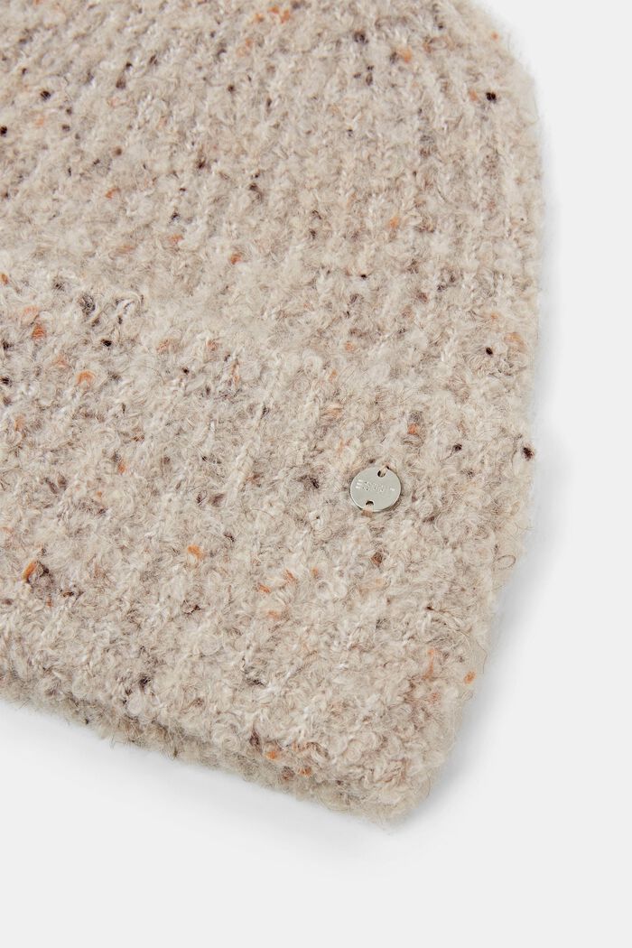 Beanie aus geripptem Bouclé