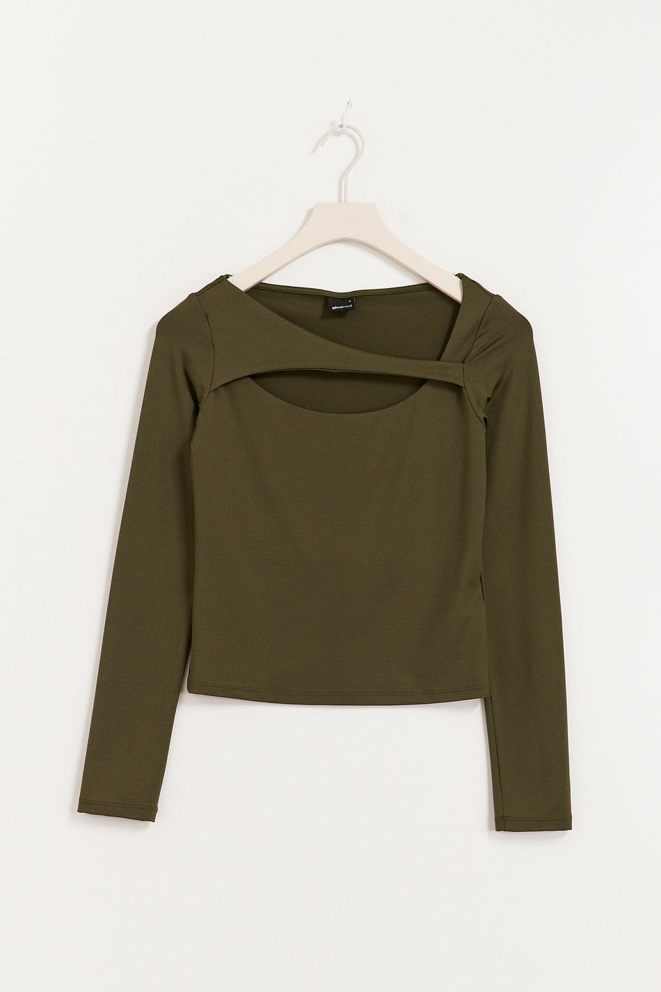 Cutout top