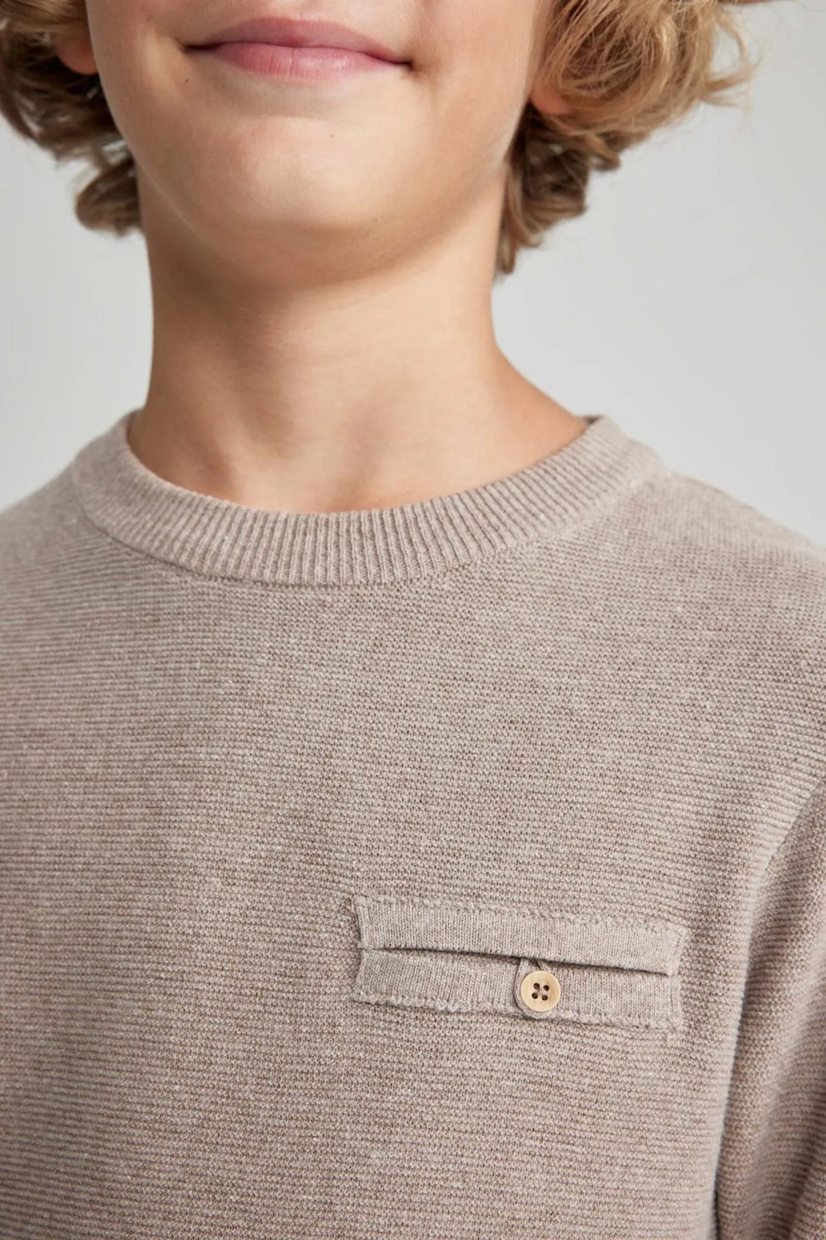 DeFacto  Strickpullover für Jungen mit normaler Passform und Rundhalsausschnitt