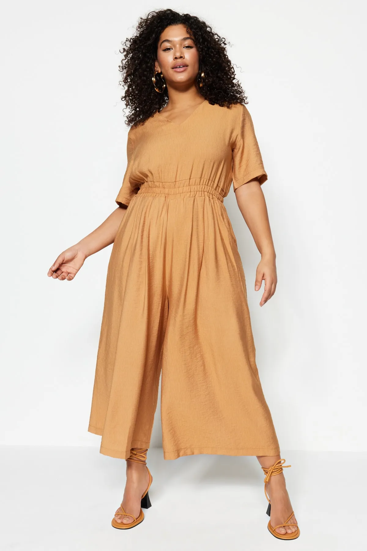 Trendyol Curve  Kamelgewebter Overall mit elastischem Bund TBSSS22BG0017