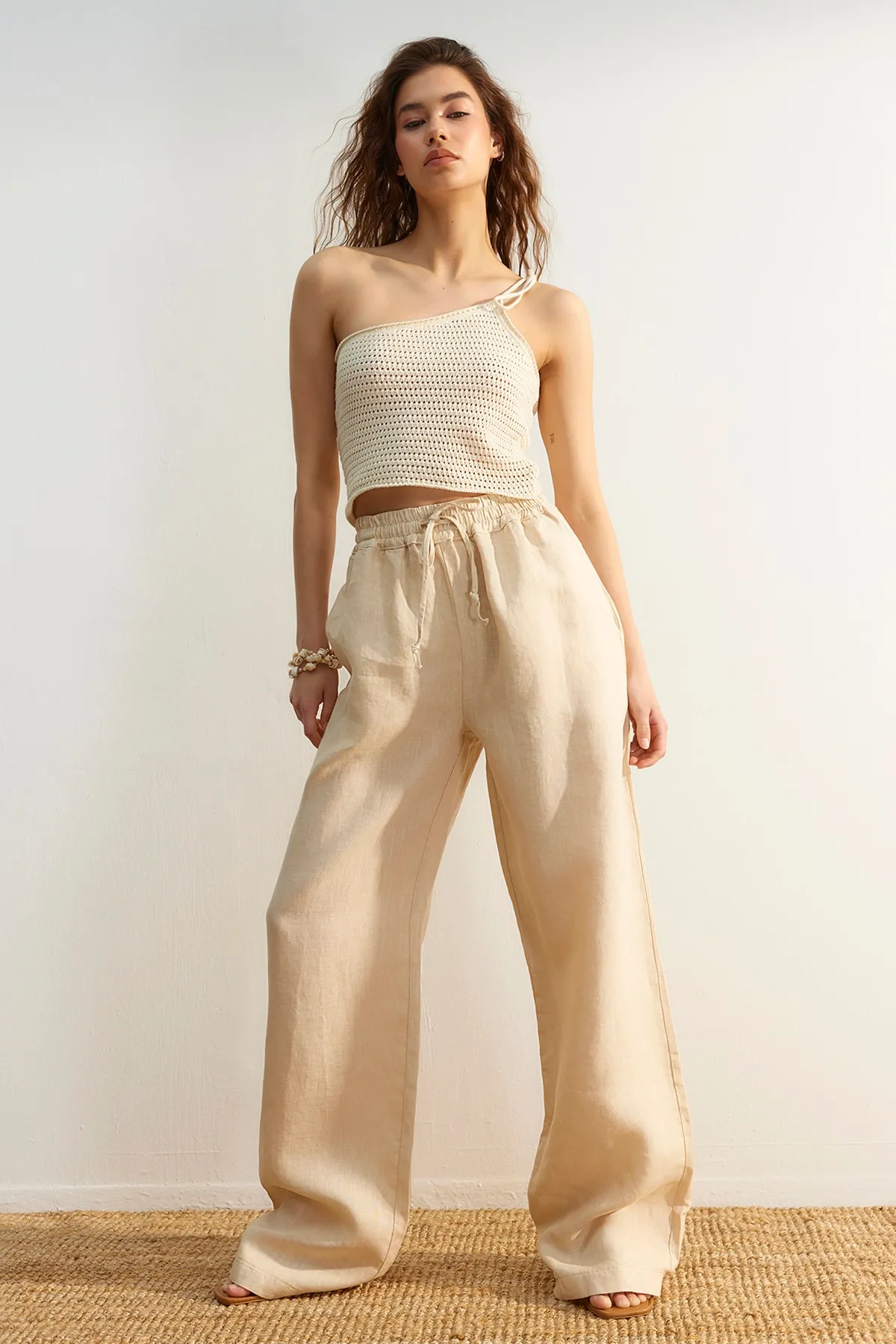 Trendyol Collection  Beige Hose aus 100 % Leinen mit hoher Taille und weitem Bein und elastischem Bund