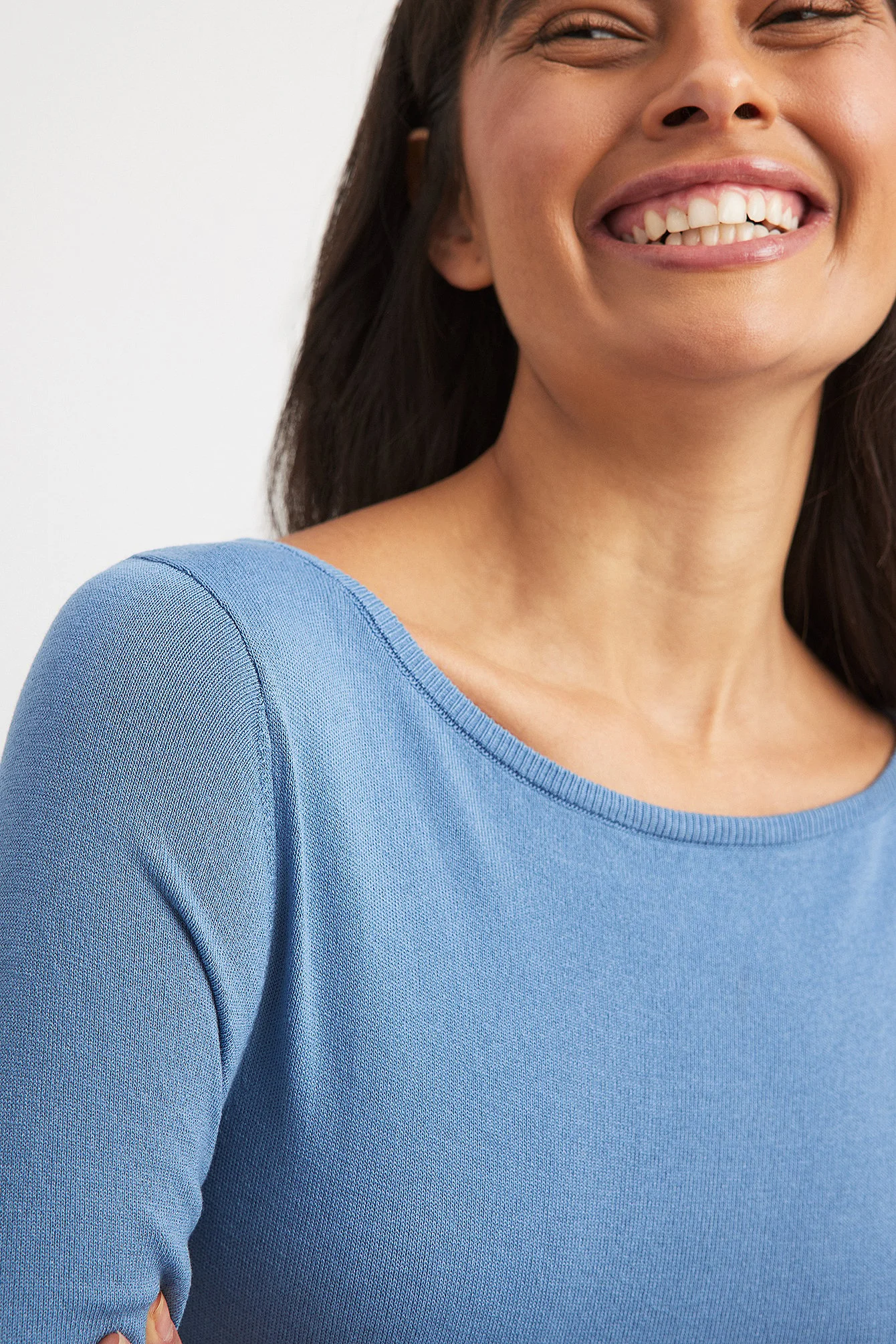 Strick-Maxikleid mit Taillendetail