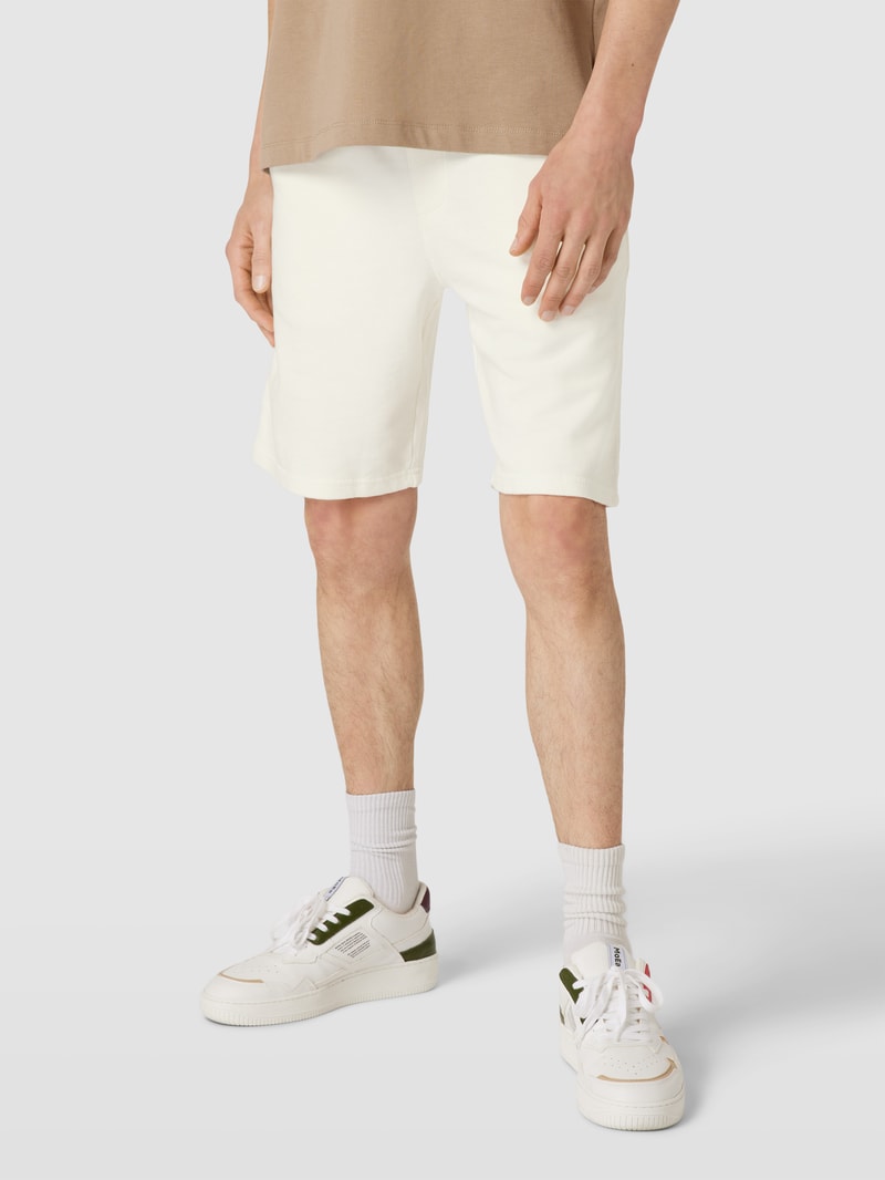 Shorts mit seitlichen Eingrifftaschen in offwhite