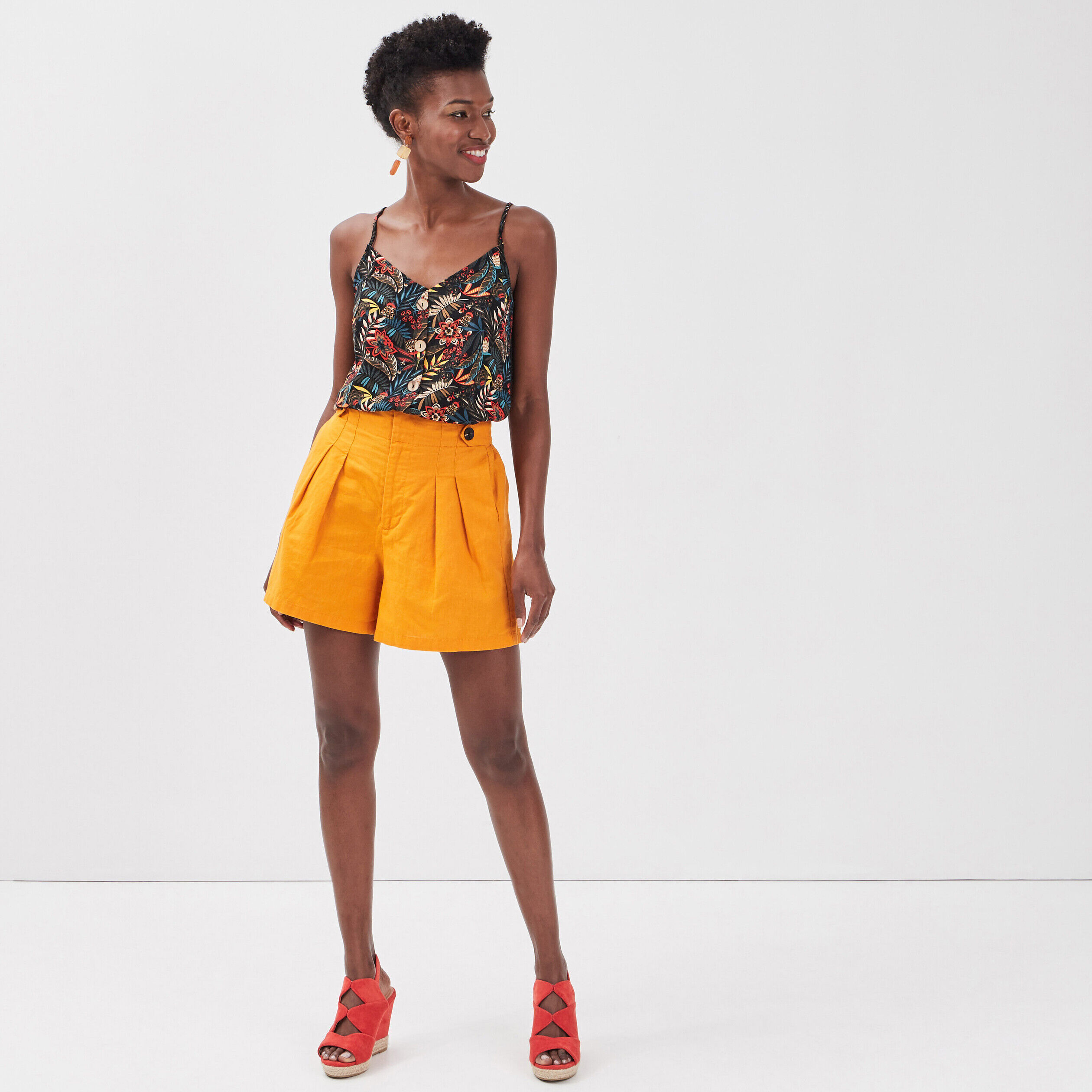 Short ample avec pinces jaune foncé femme | Cache Cache