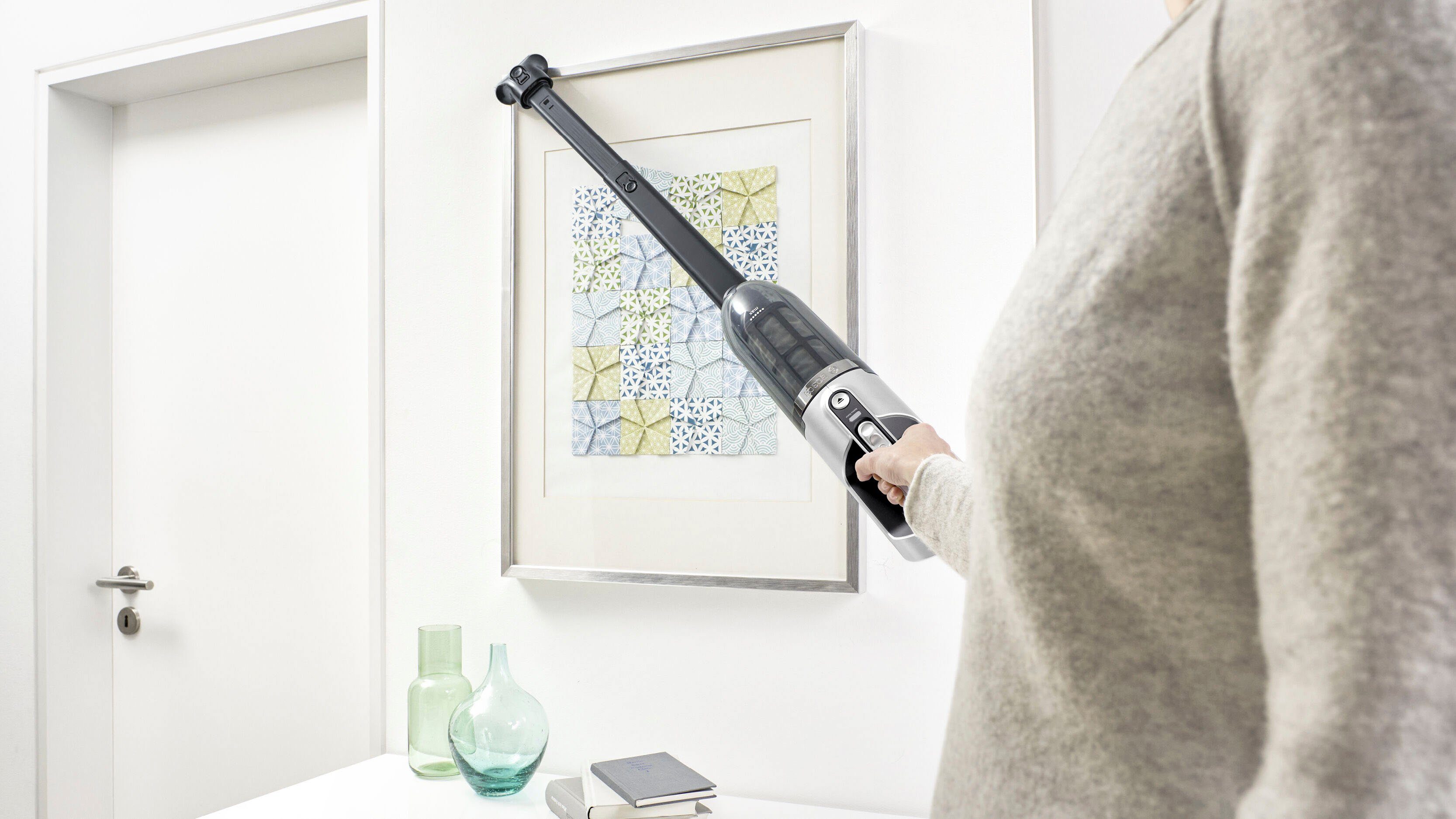 BOSCH Akku-Hand-und Stielstaubsauger Flexxo Serie 4 BBH3P2801, 28 V, Power Düse mit LED, beutellos, integriertes Zubehör, Schwarz