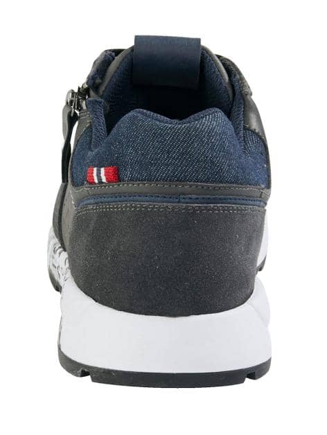 Sneaker mit stylischer Sohle