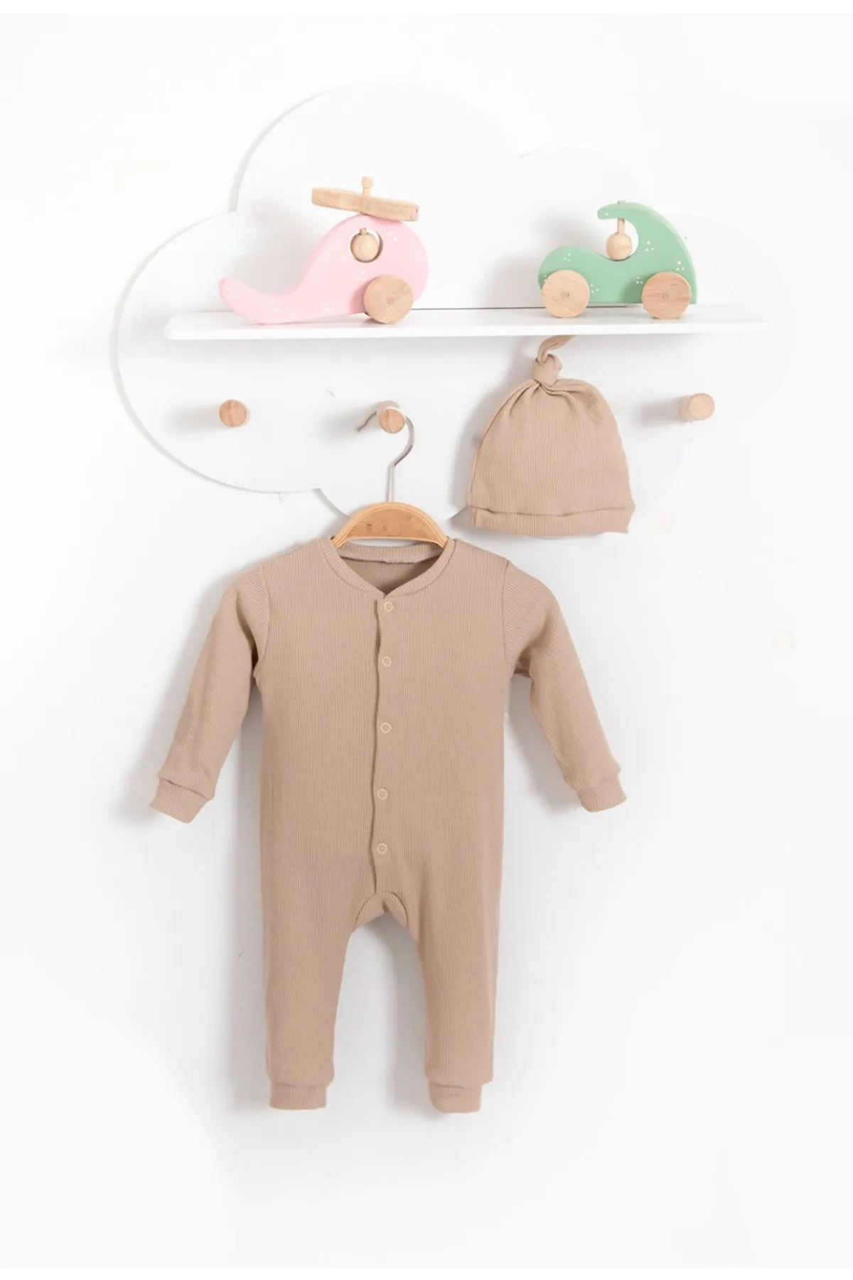 Bubito  Gekämmter Baby-Overall aus Cord mit stylischer Mütze – Beige