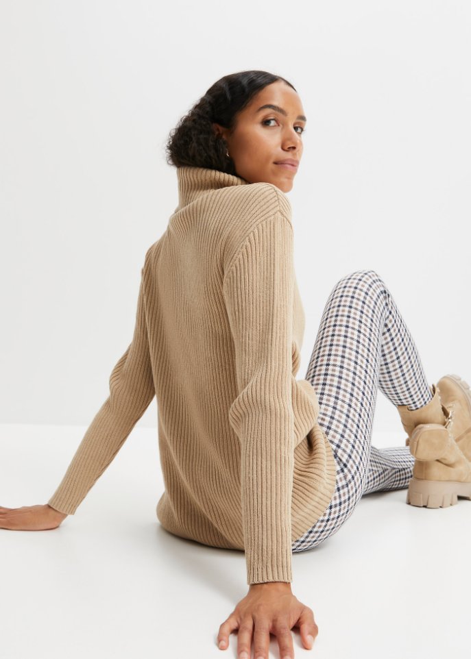 Langer Rollkragenpullover in Rippenstrick