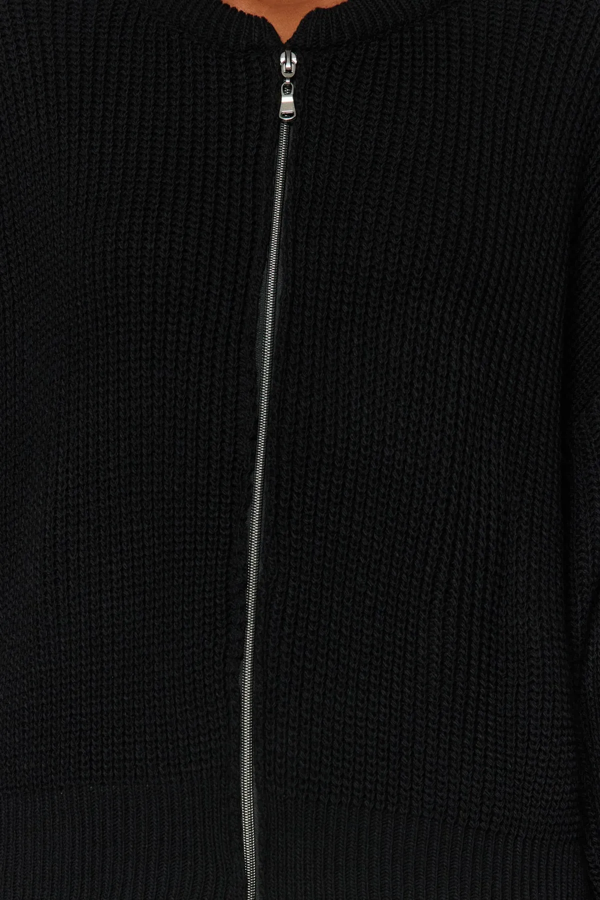 Trendyol Collection  Schwarzer Strickcardigan mit Bomberkragen TWOAW24HI00153
