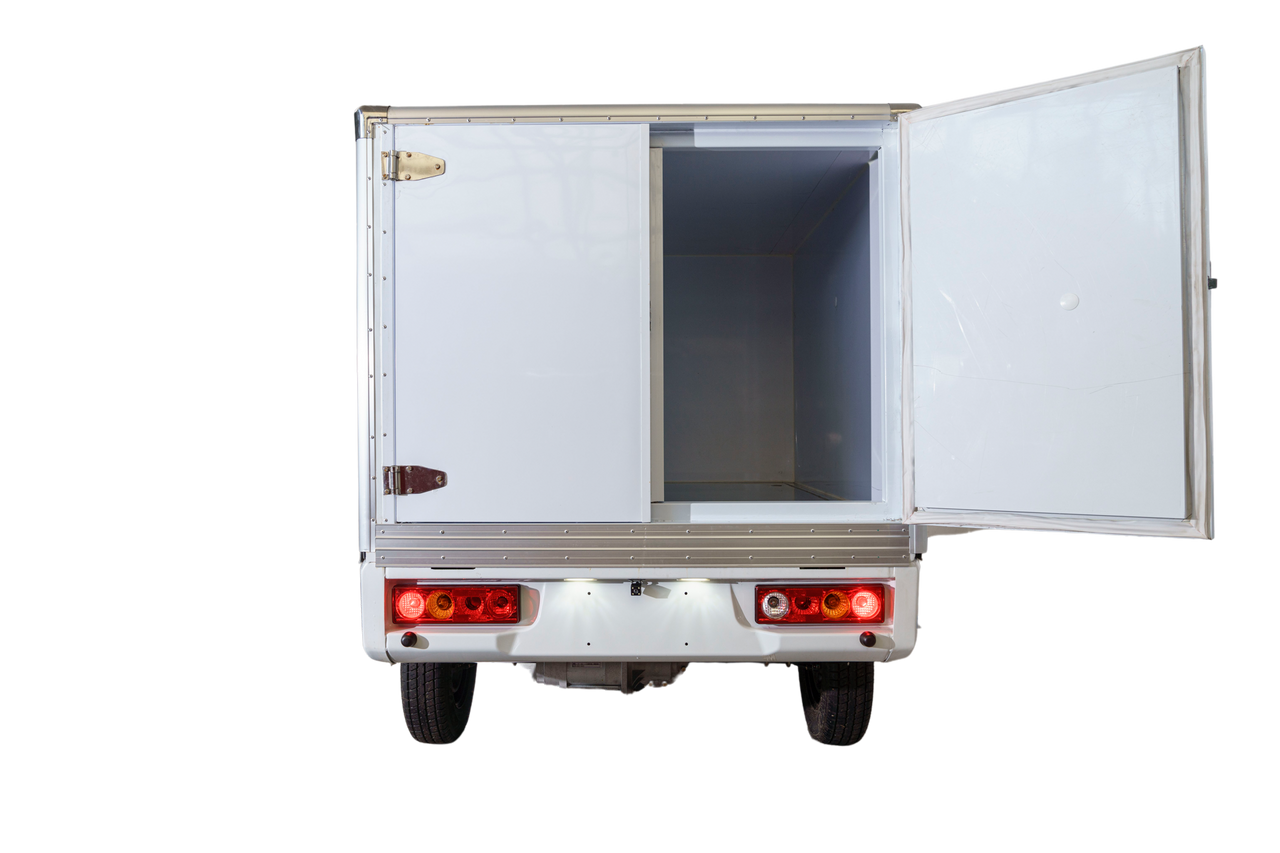 Stormborn P8 geschlossene Cargobox weiß