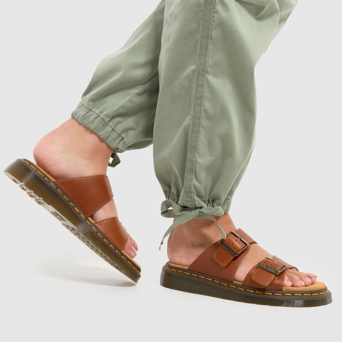 Dr Martens – Josef – Bruna sandaler