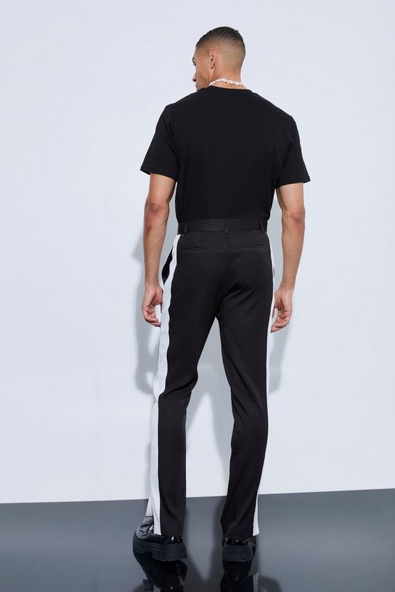 Sporthose mit geteiltem Saum und Streifen