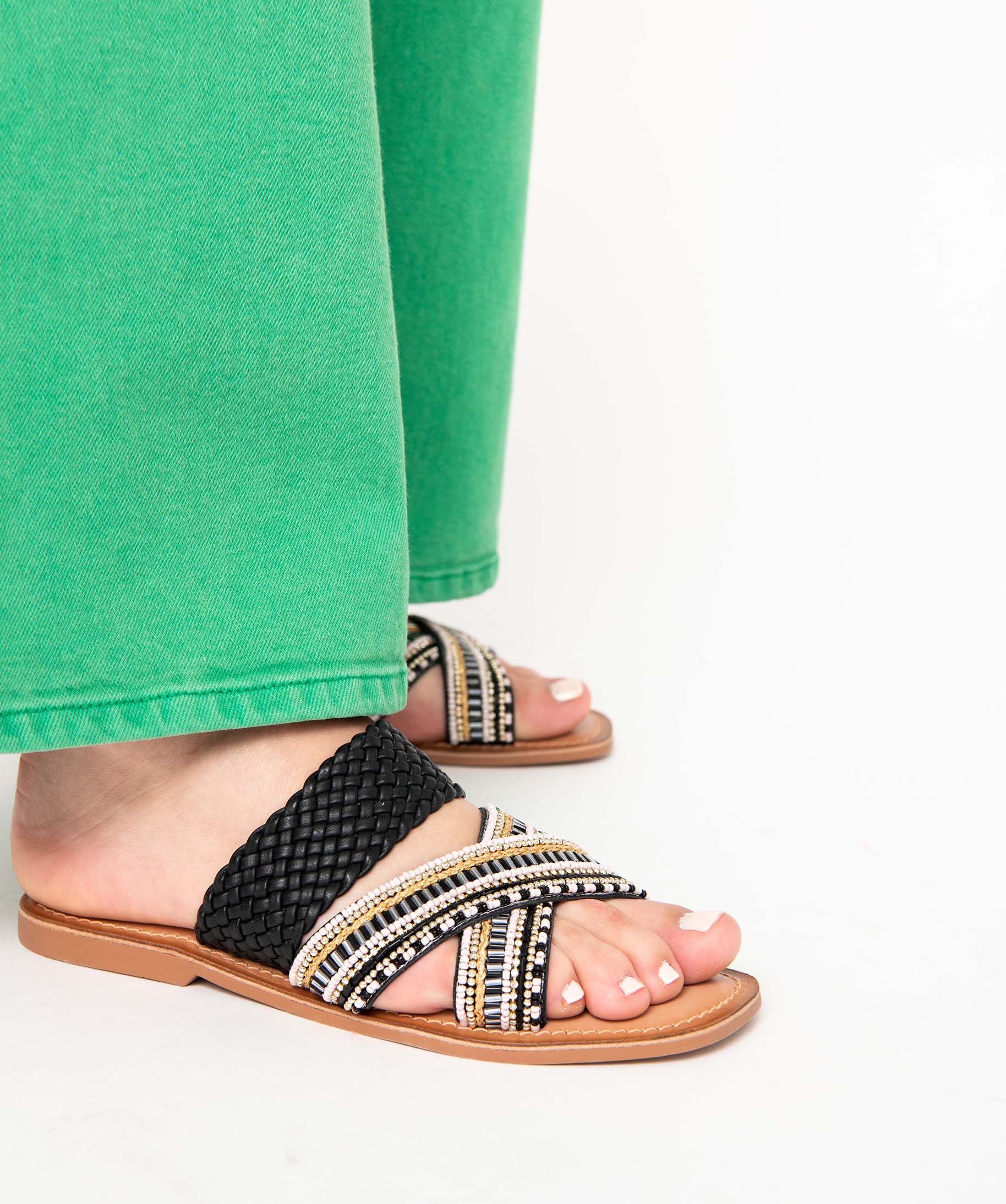 Mules femme à talon plat et brides perlées noir | GEMO