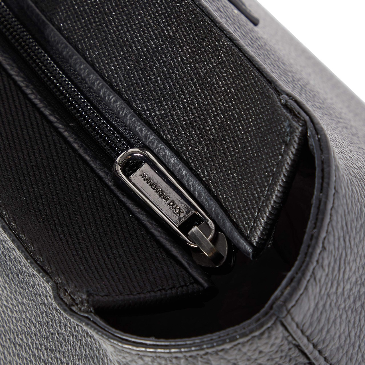 MANDARINA DUCK Handtaschen schwarz FZT27 Mellow black