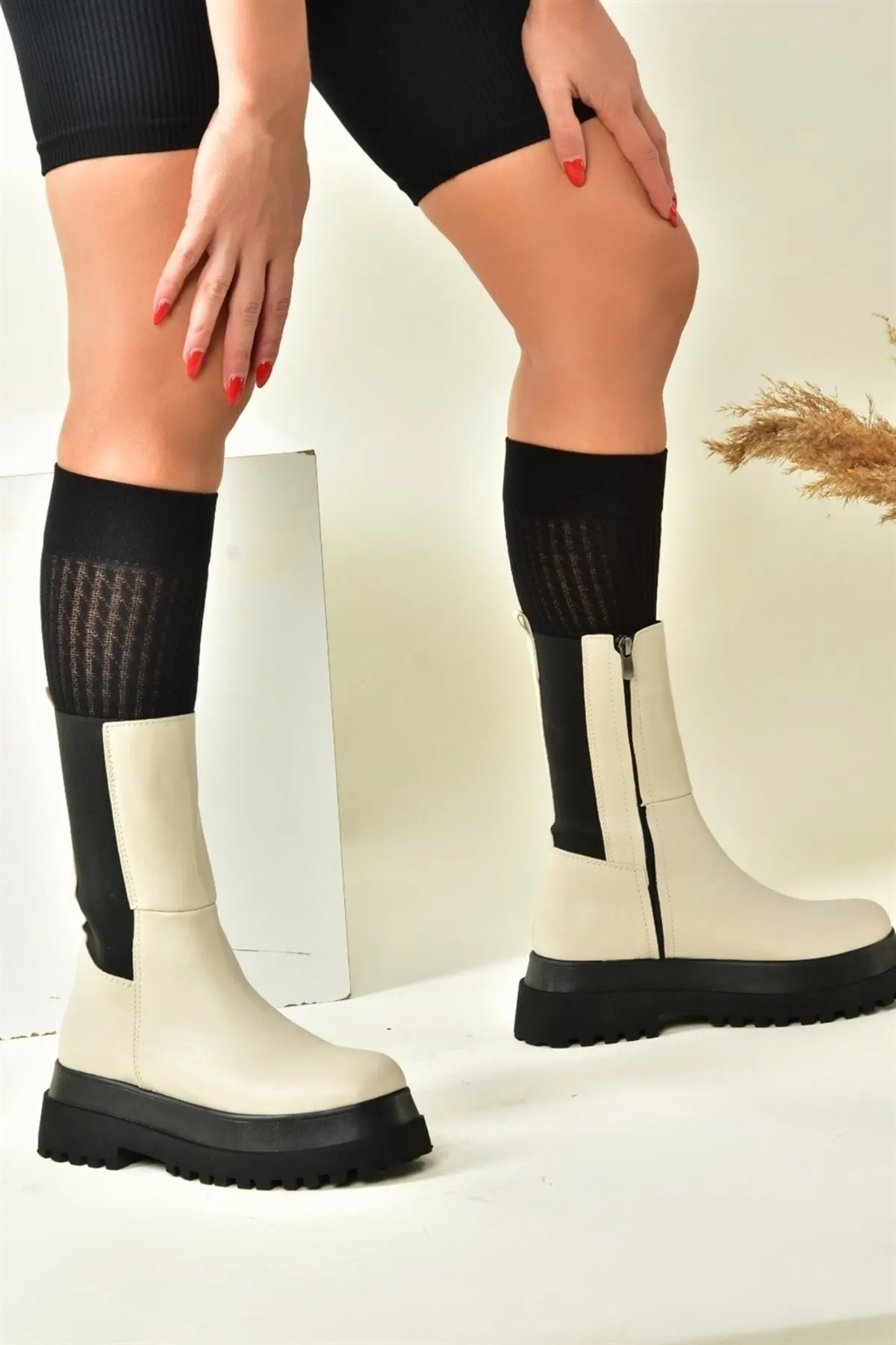 Fox Shoes  Beige Damenstiefel mit dicken Sohlen J267063109