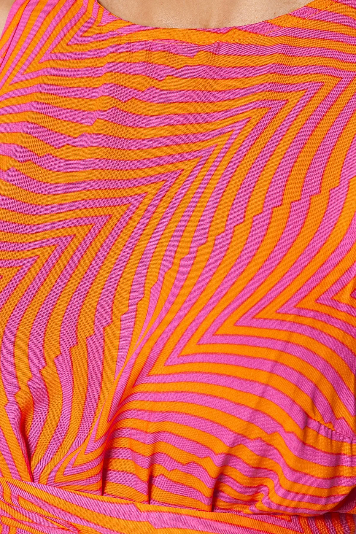 Trendyol Collection  Orangefarbene Bluse aus gewebter Viskose mit geometrischem Muster TWOSS23BZ00046